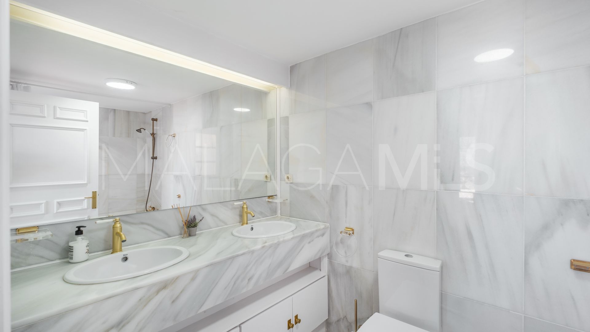 Zweistöckiges penthouse for sale in Las Colinas de Marbella