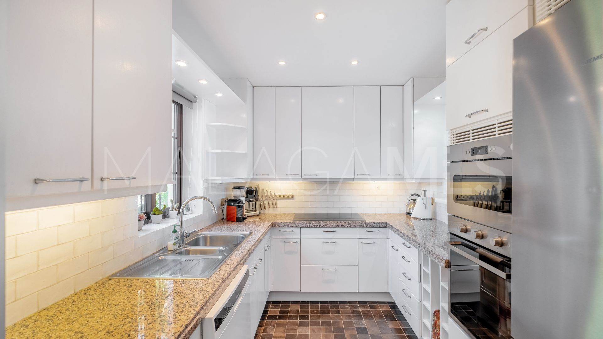 Zweistöckiges penthouse for sale in Las Colinas de Marbella