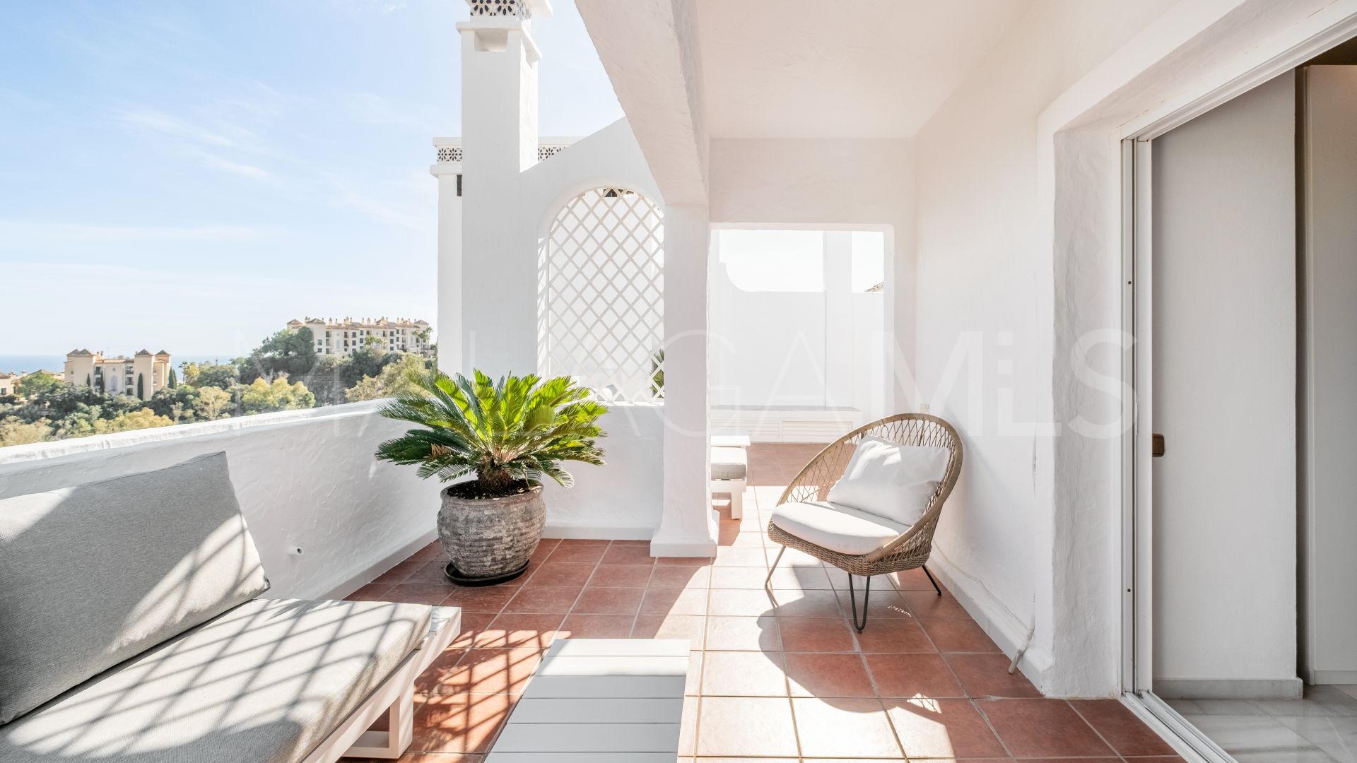 Zweistöckiges penthouse for sale in Las Colinas de Marbella