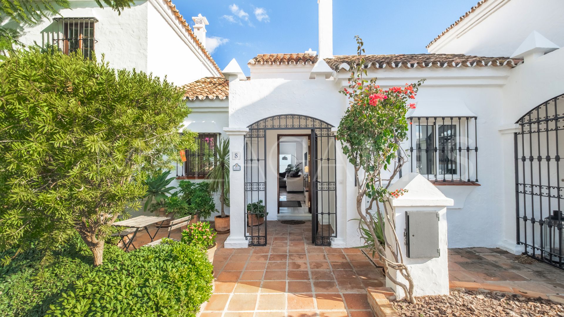 Zweistöckiges penthouse for sale in Las Colinas de Marbella