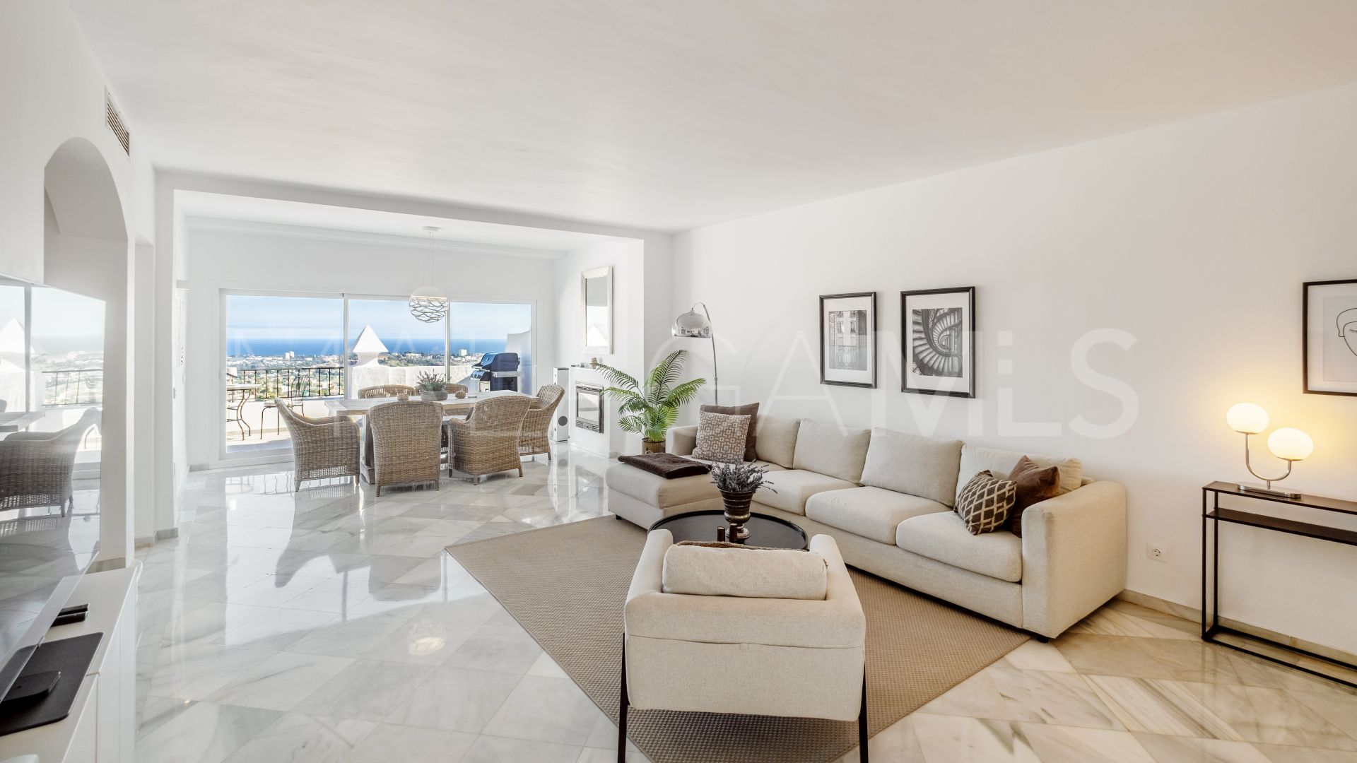 Zweistöckiges penthouse for sale in Las Colinas de Marbella