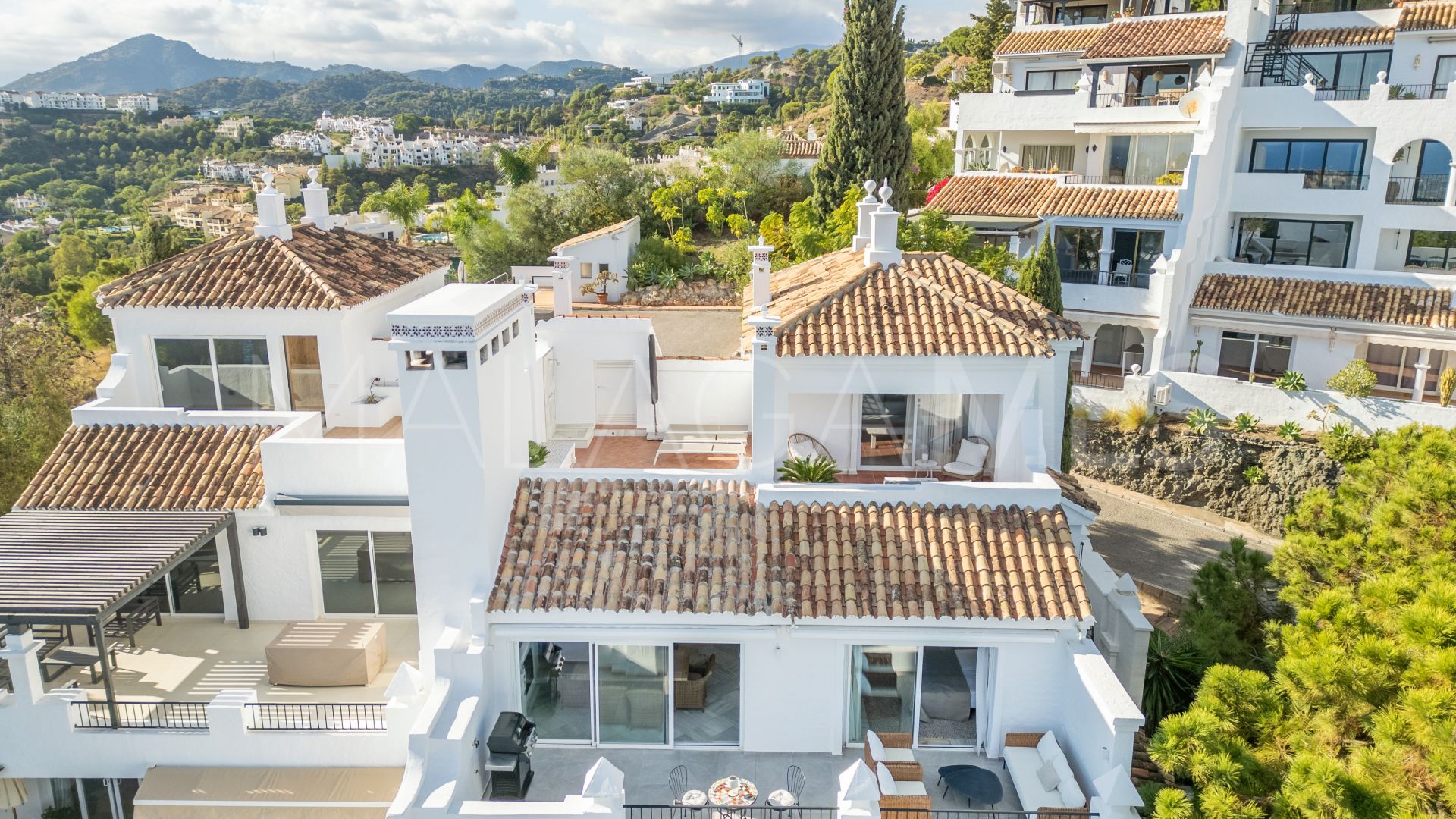 Zweistöckiges penthouse for sale in Las Colinas de Marbella
