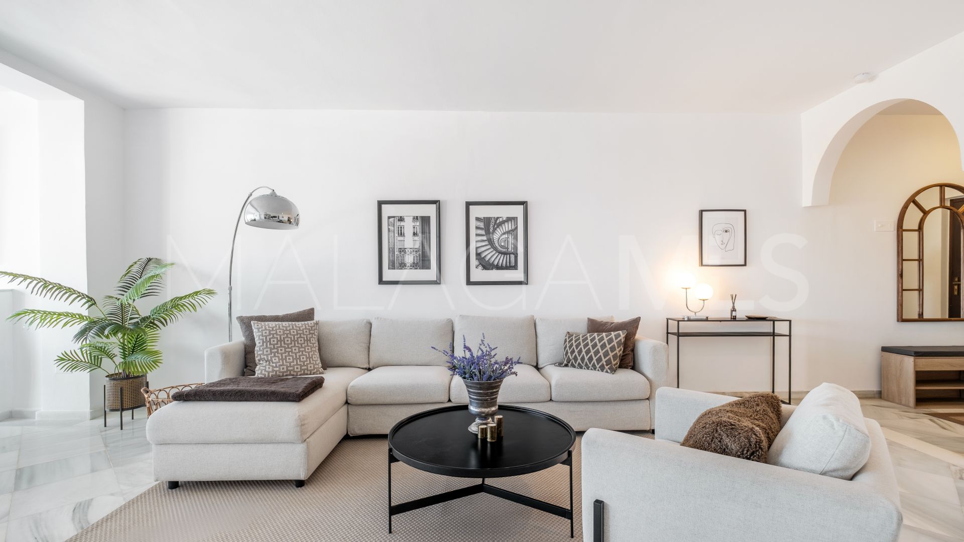 Zweistöckiges penthouse for sale in Las Colinas de Marbella