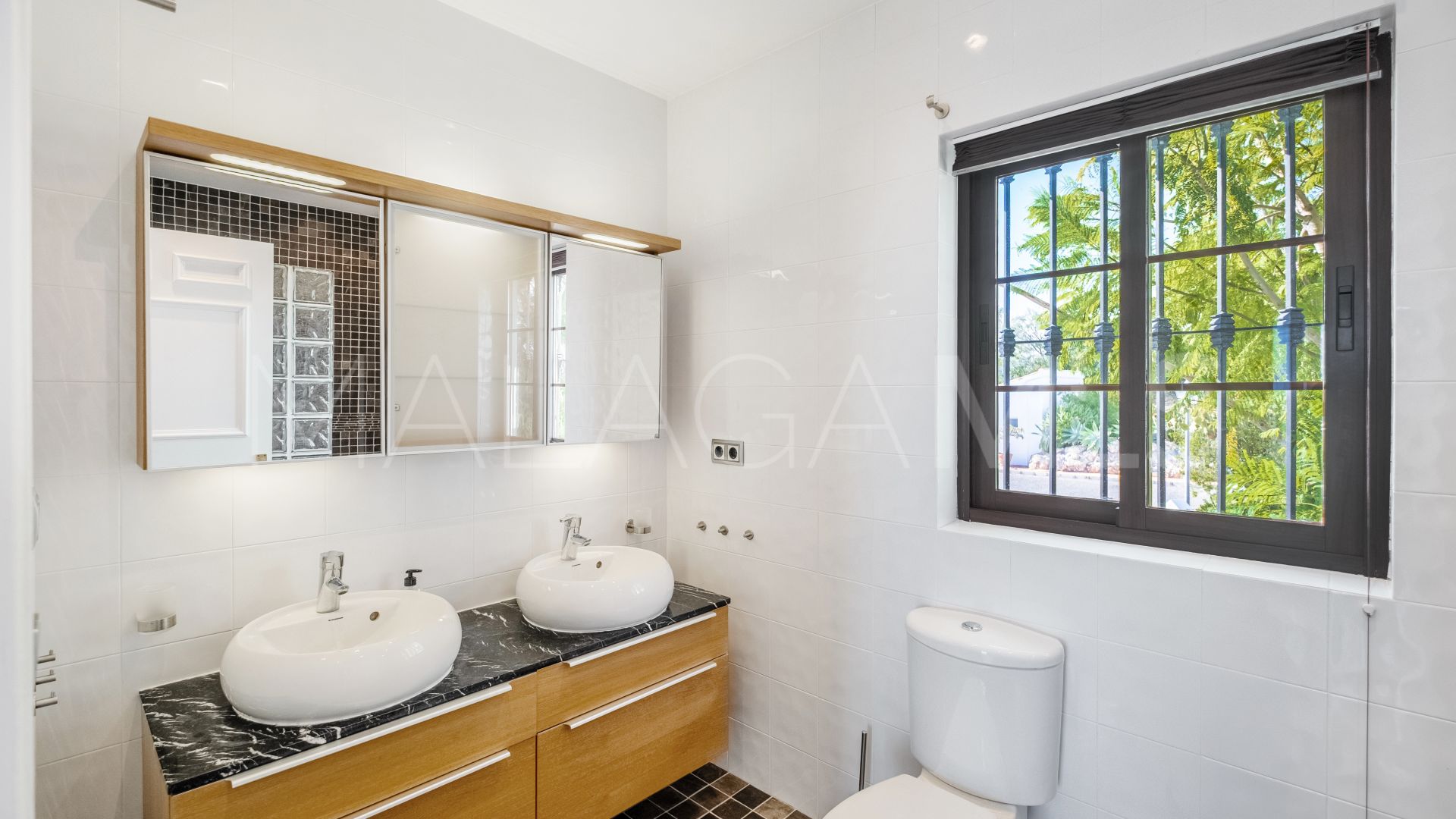 Zweistöckiges penthouse for sale in Las Colinas de Marbella