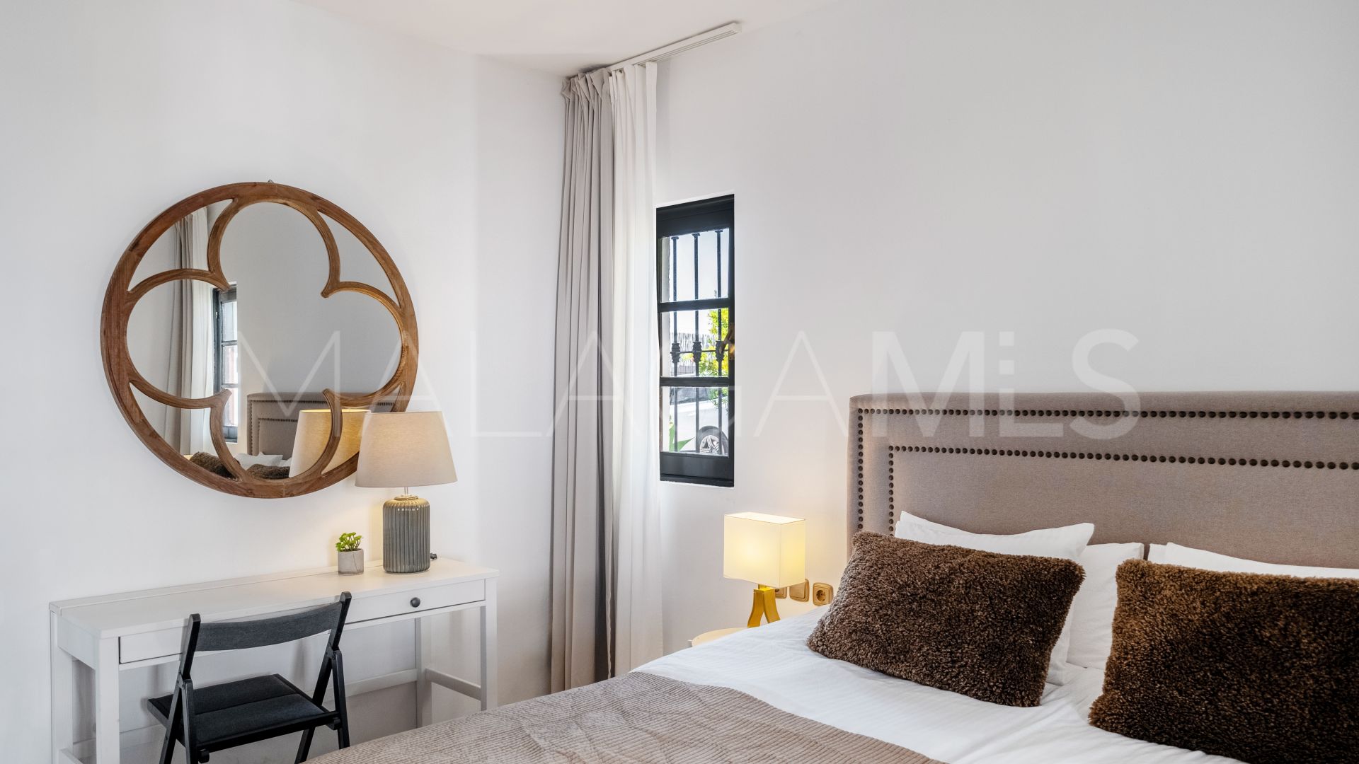 Zweistöckiges penthouse for sale in Las Colinas de Marbella