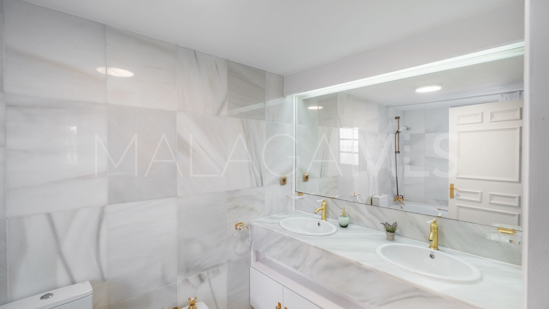 Zweistöckiges penthouse for sale in Las Colinas de Marbella