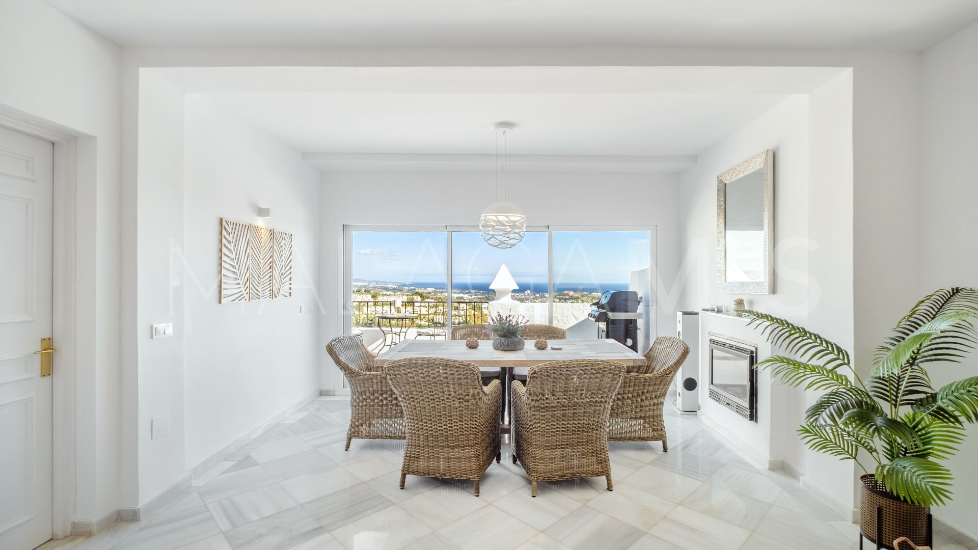 Zweistöckiges penthouse for sale in Las Colinas de Marbella