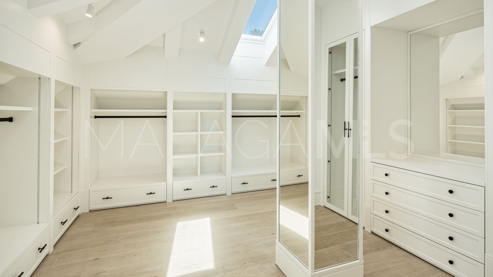 Villa for sale in Las Brisas