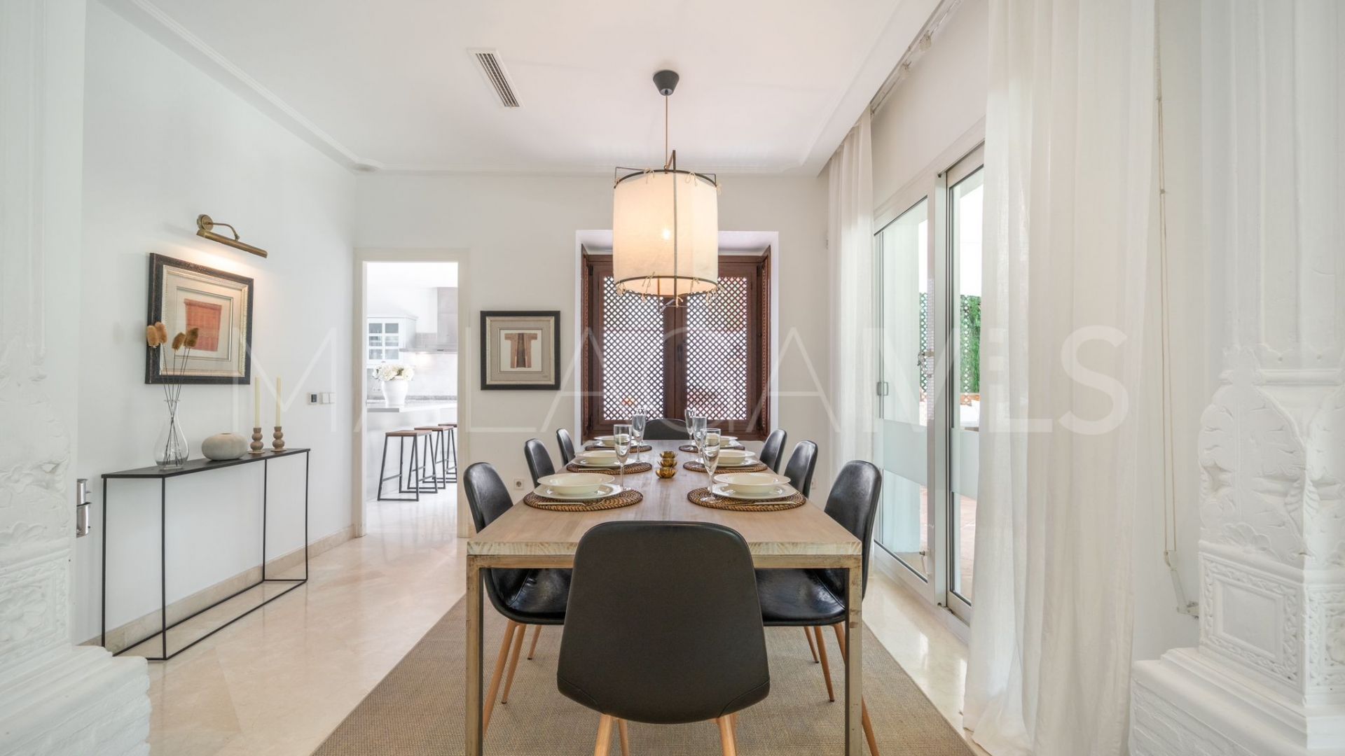 Villa for sale in Nueva Andalucia