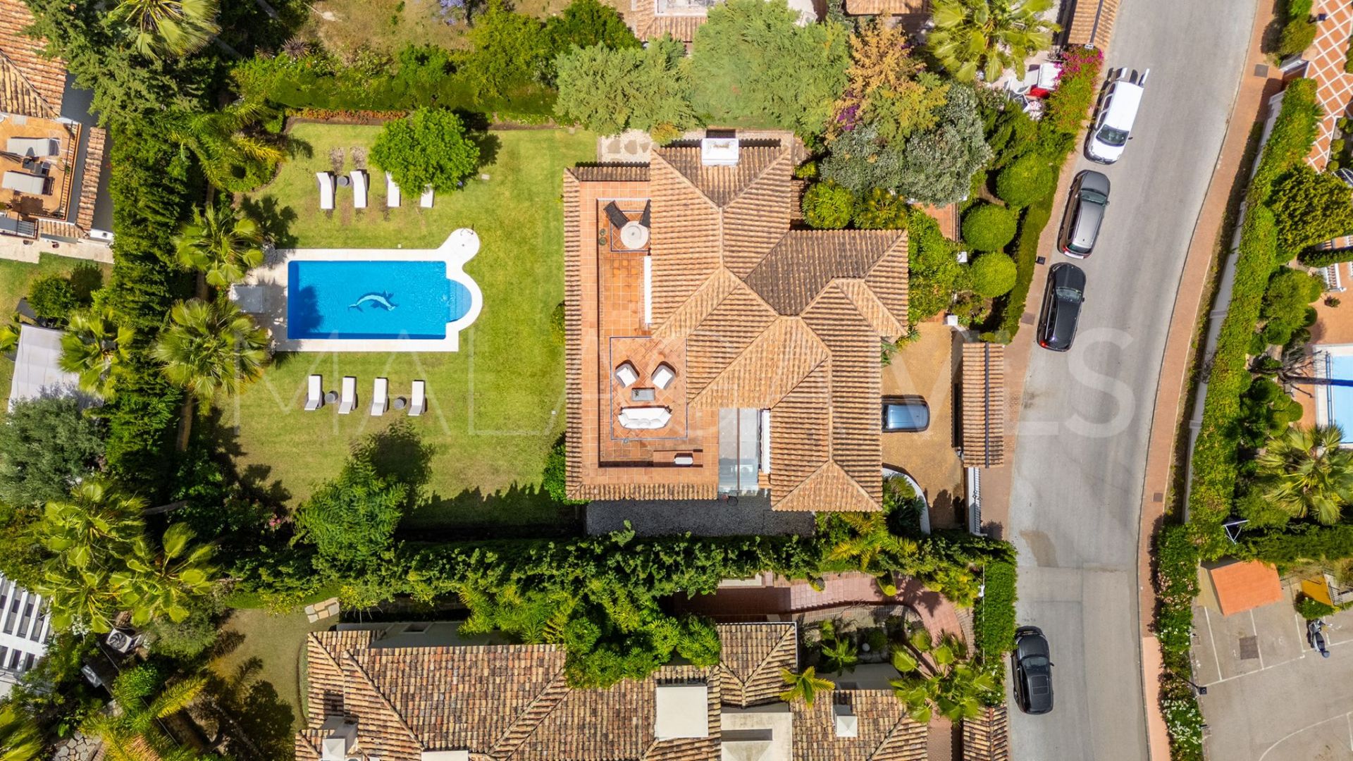 Villa for sale in Nueva Andalucia