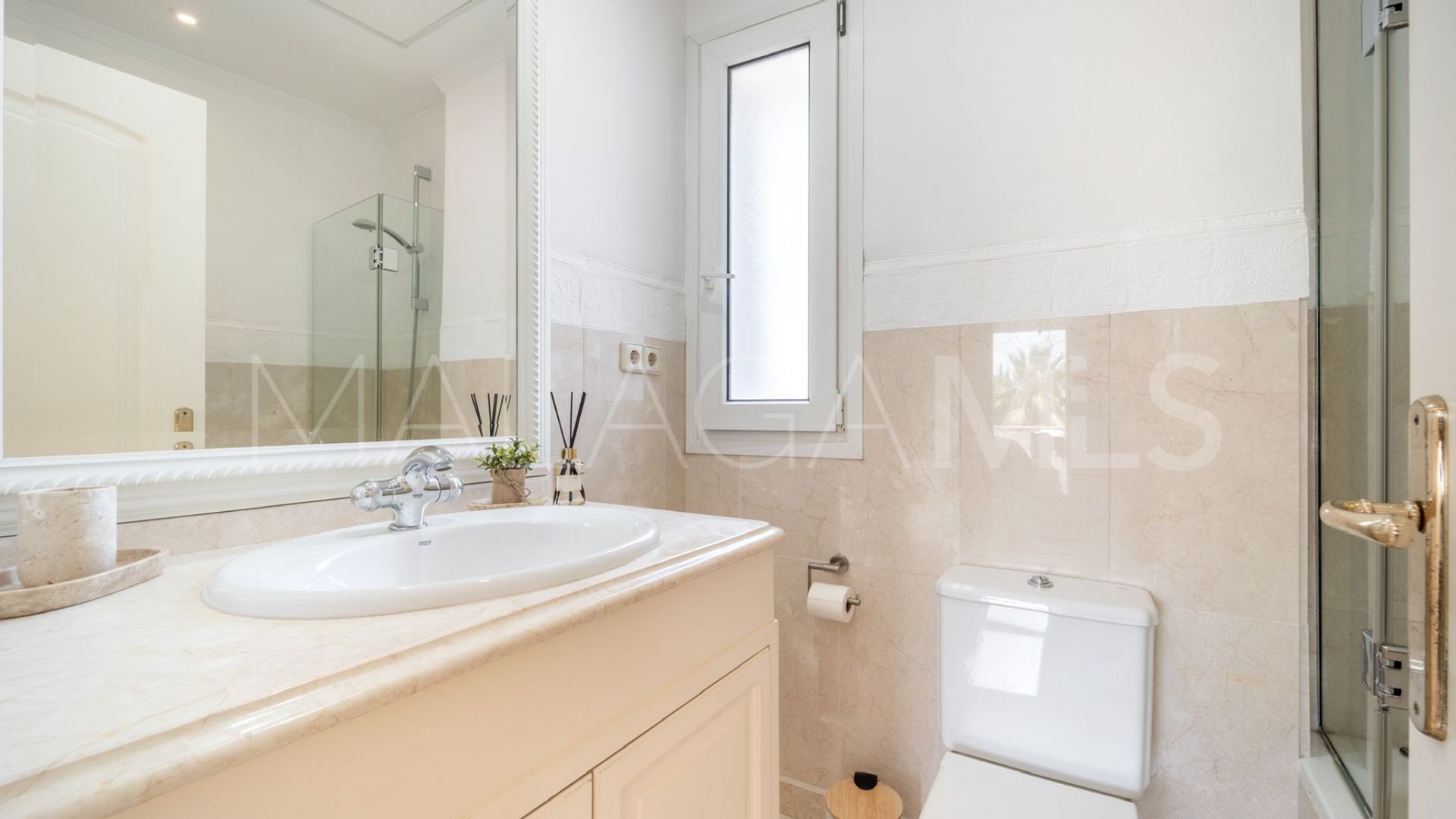 Villa for sale in Nueva Andalucia