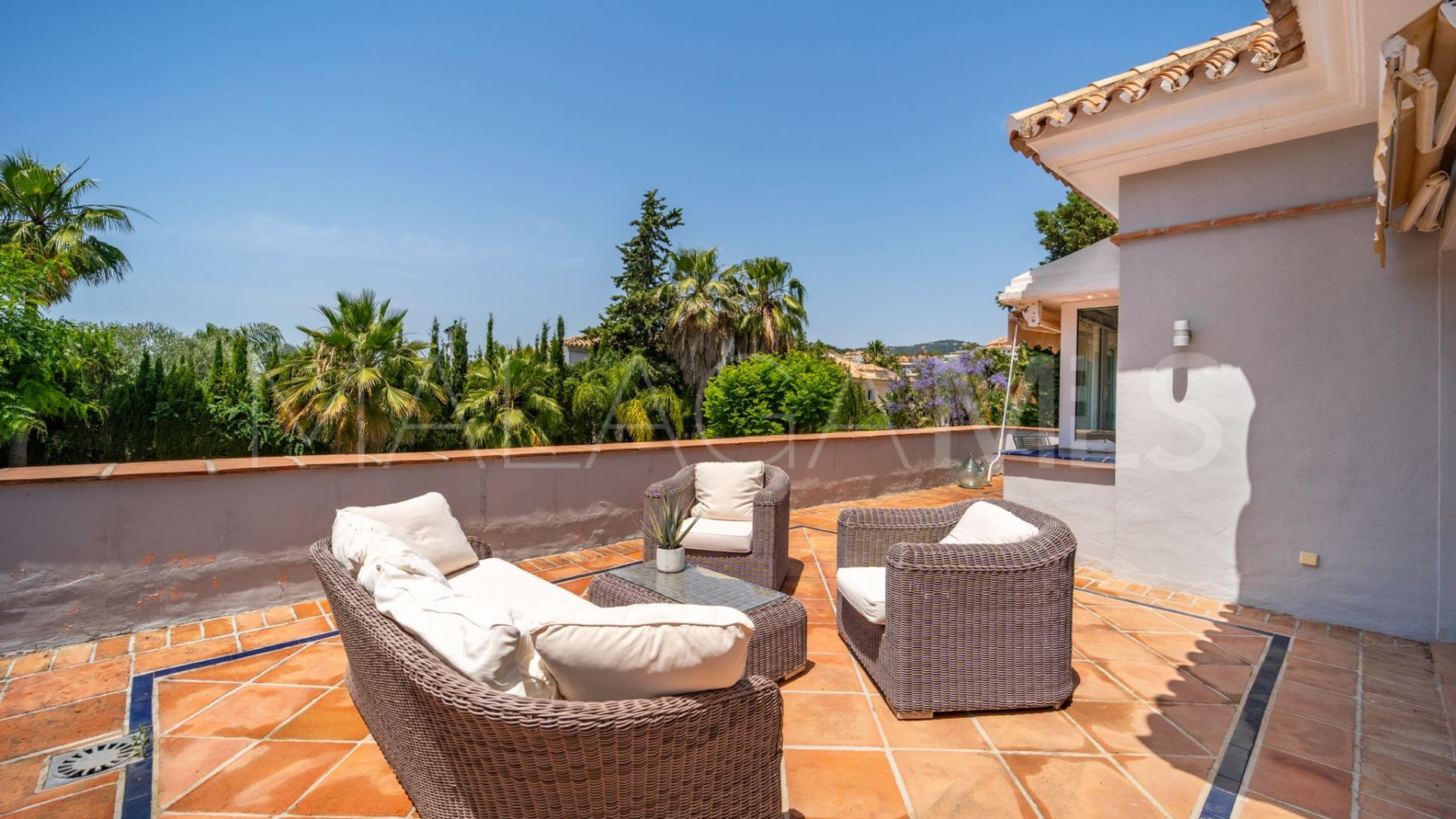 Villa for sale in Nueva Andalucia