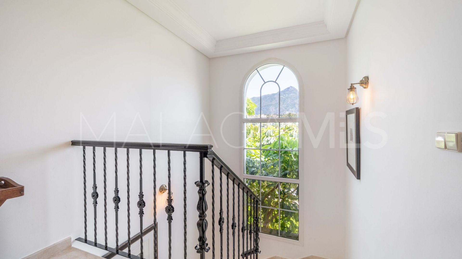 Villa for sale in Nueva Andalucia