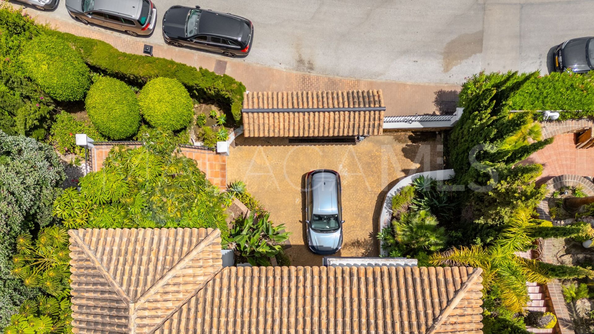 Villa for sale in Nueva Andalucia