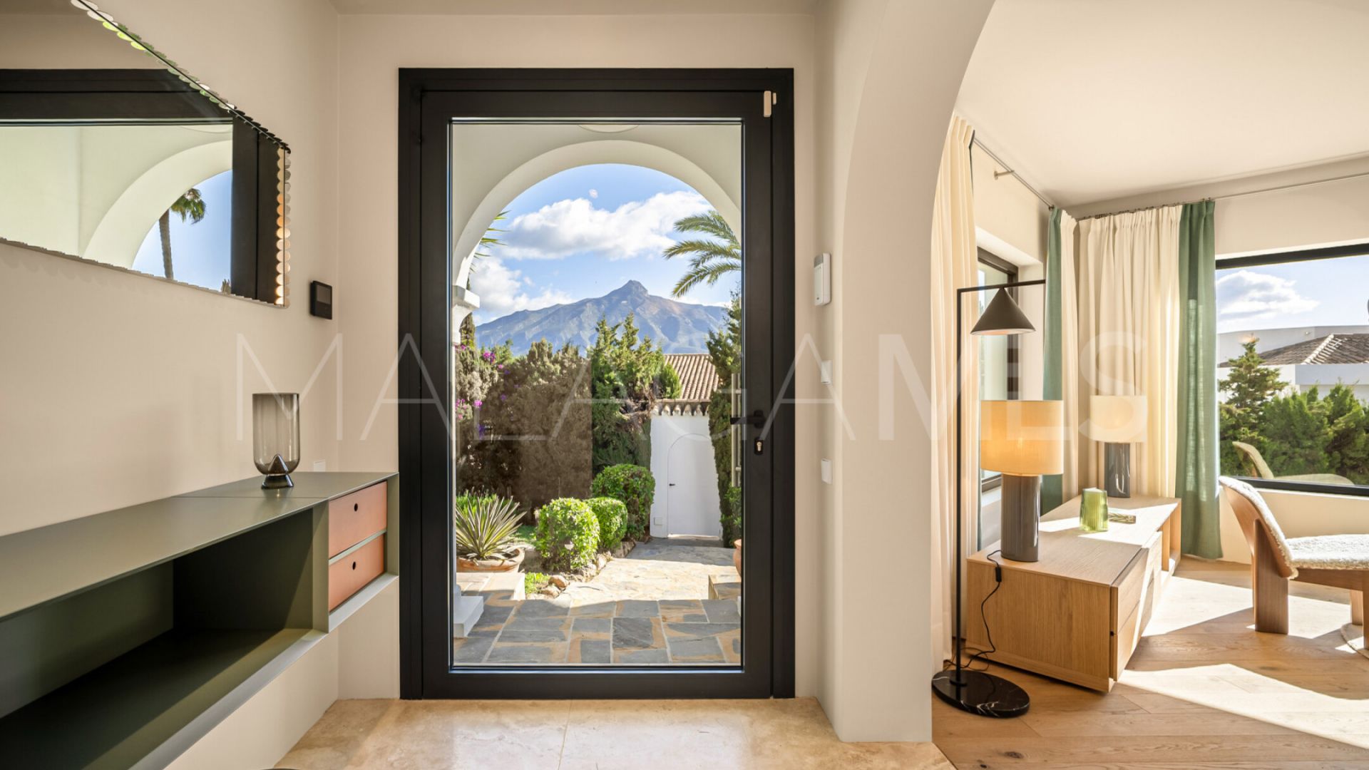 Villa for sale in Las Brisas