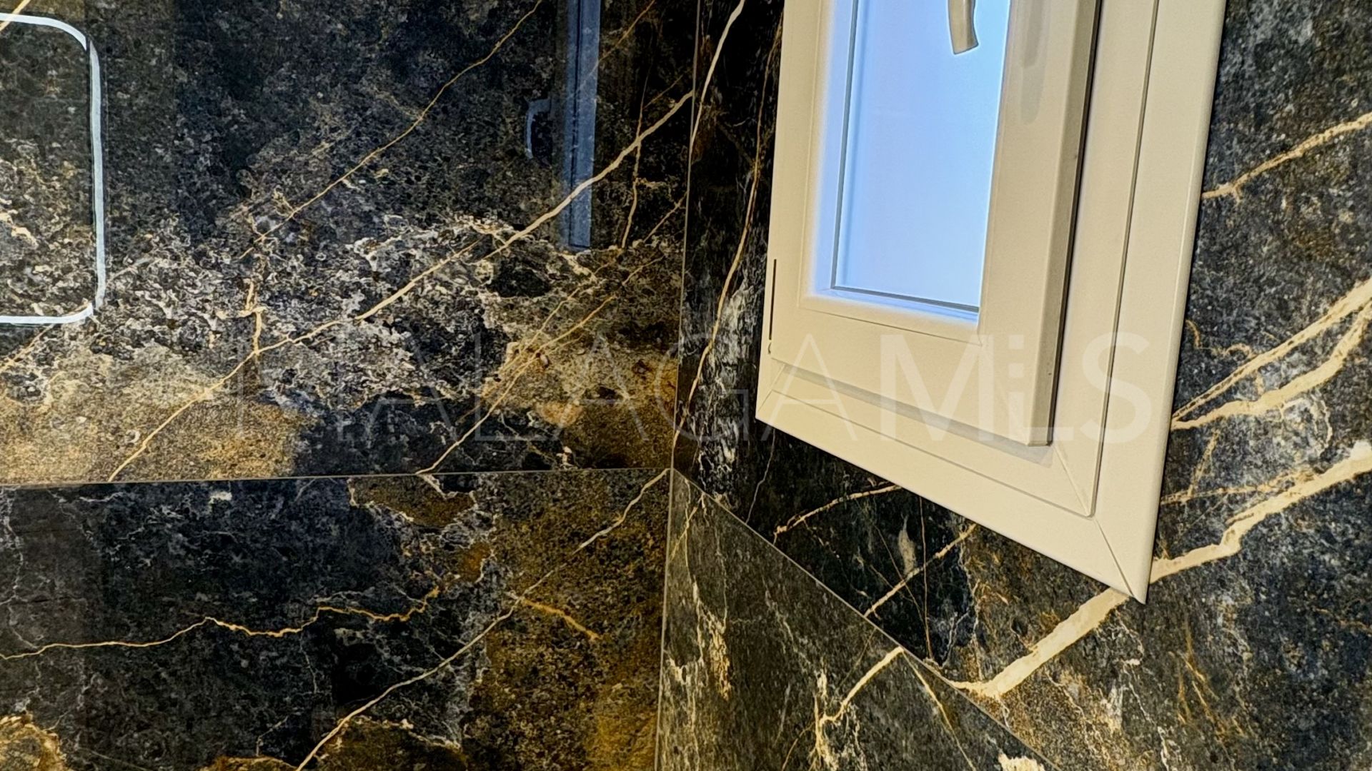 Apartment for sale in Marbella East