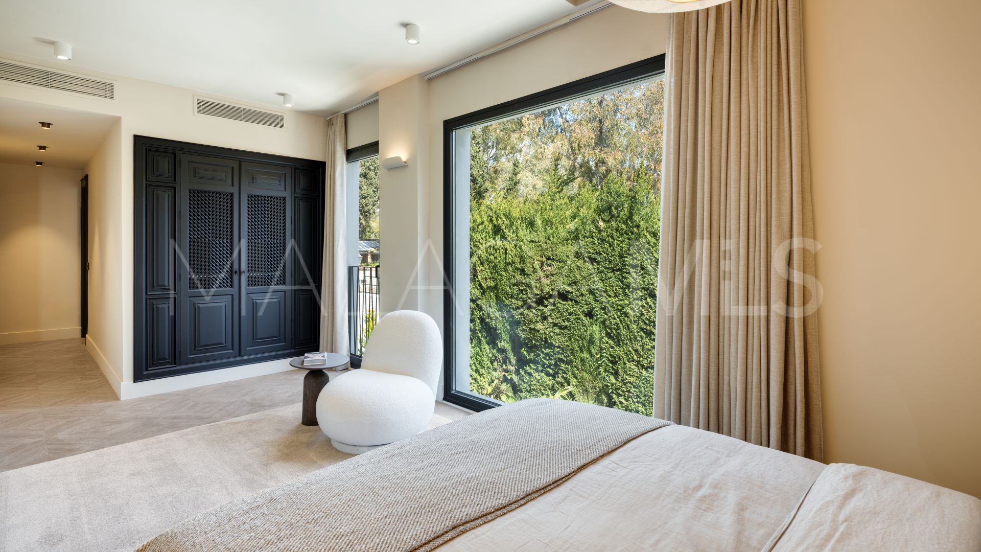 Villa for sale in Nueva Andalucia