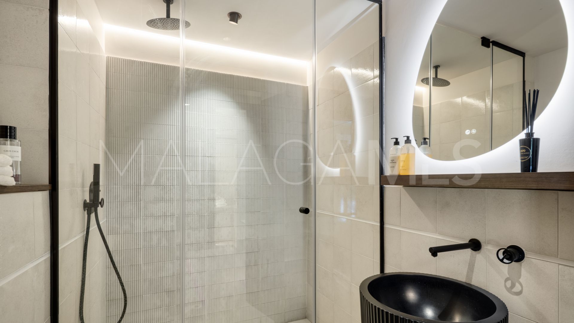 Villa for sale in Nueva Andalucia