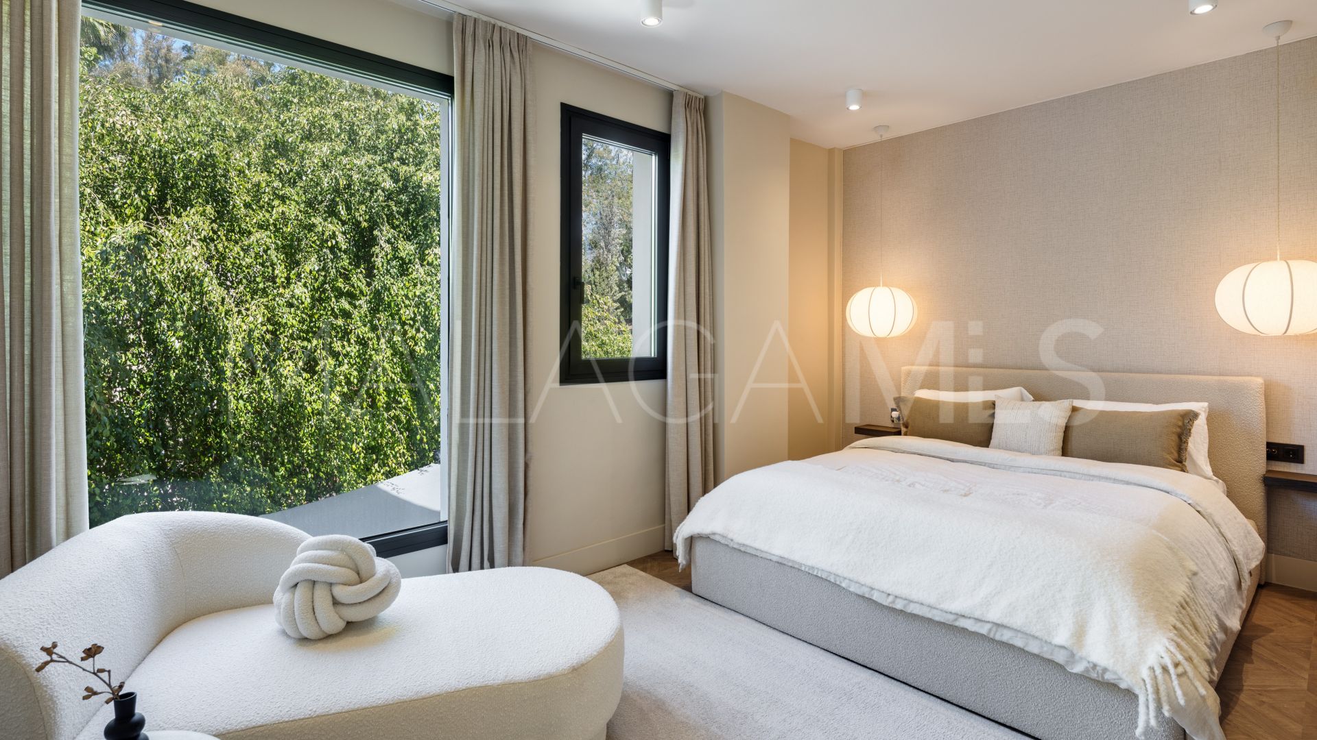 Villa for sale in Nueva Andalucia