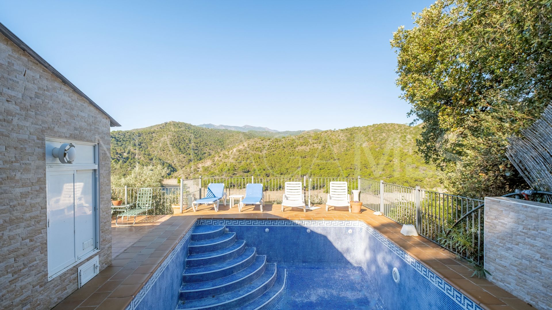 Finca for sale in Istan