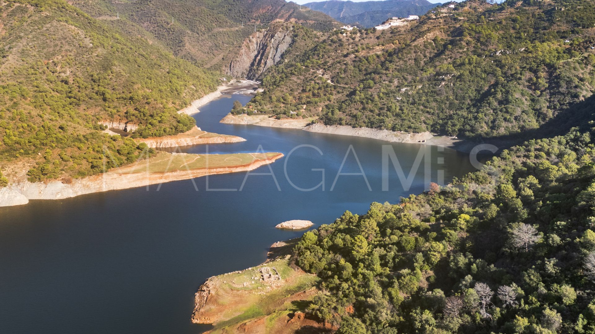 Finca for sale in Istan