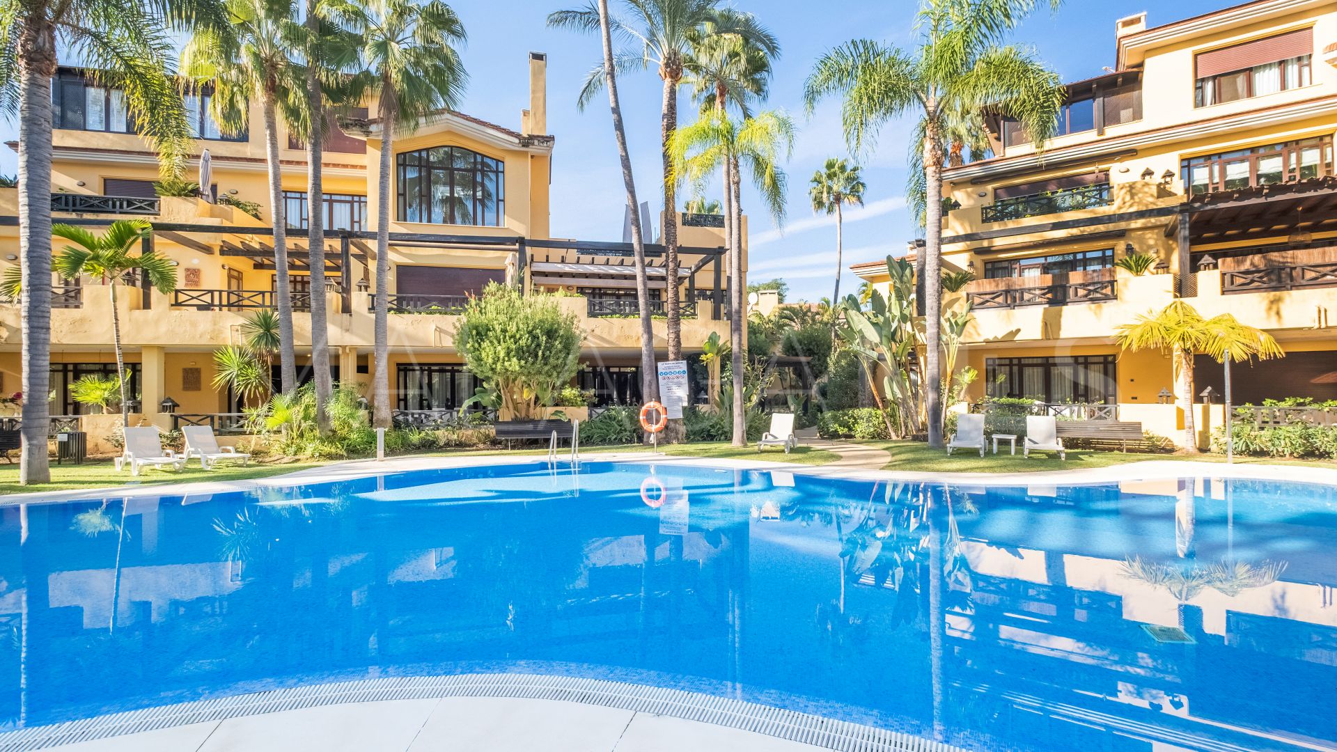 Appartement rez de chaussée for sale in Bahia de Banus