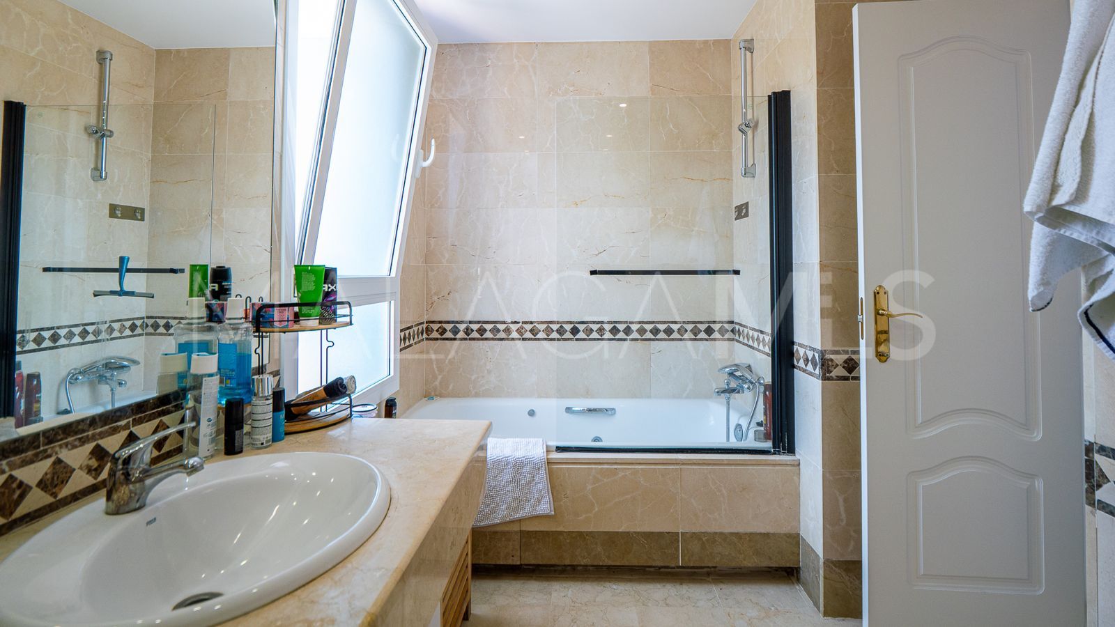 Buy 2 bedrooms town house in Nueva Andalucia