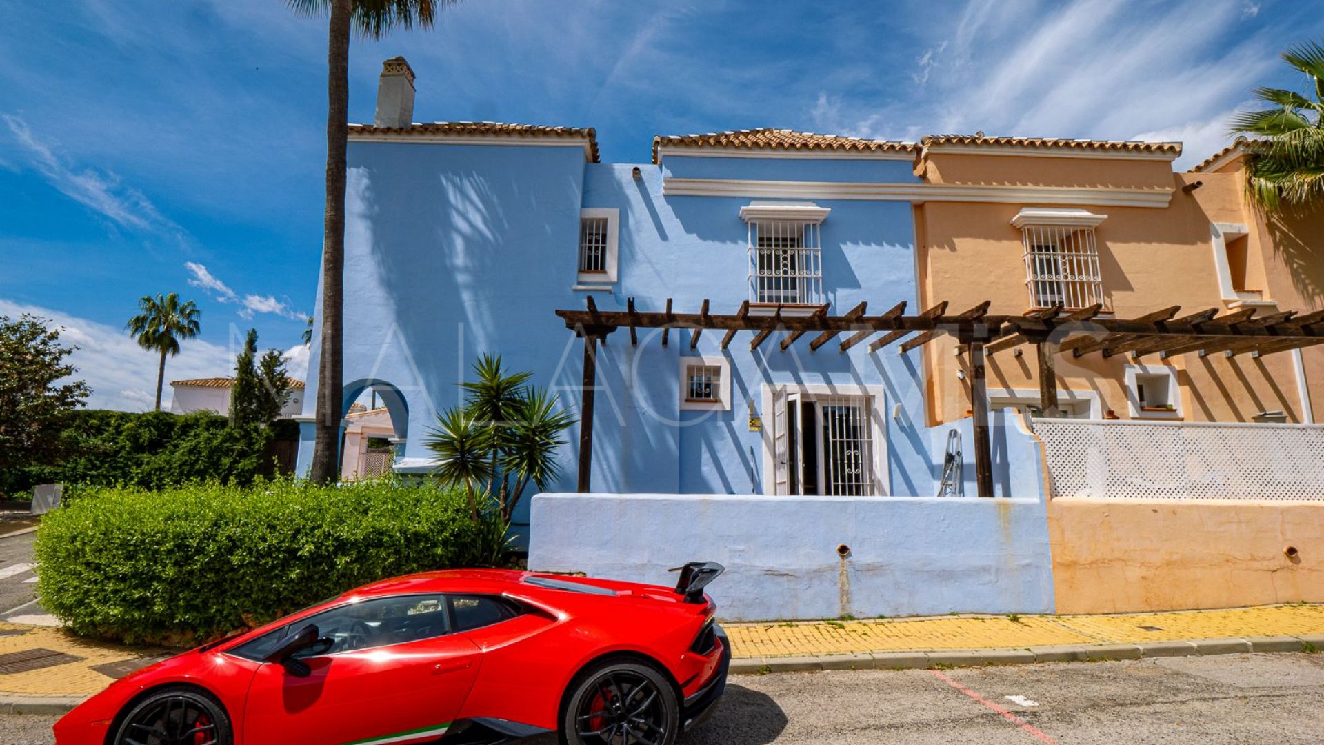 Buy 2 bedrooms town house in Nueva Andalucia