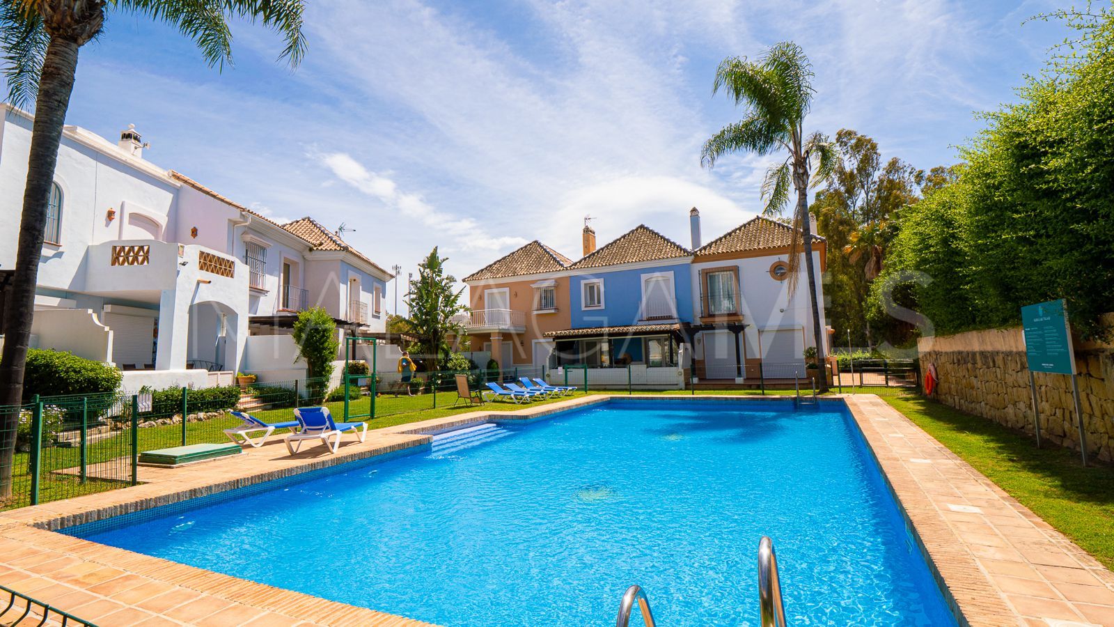 Buy 2 bedrooms town house in Nueva Andalucia