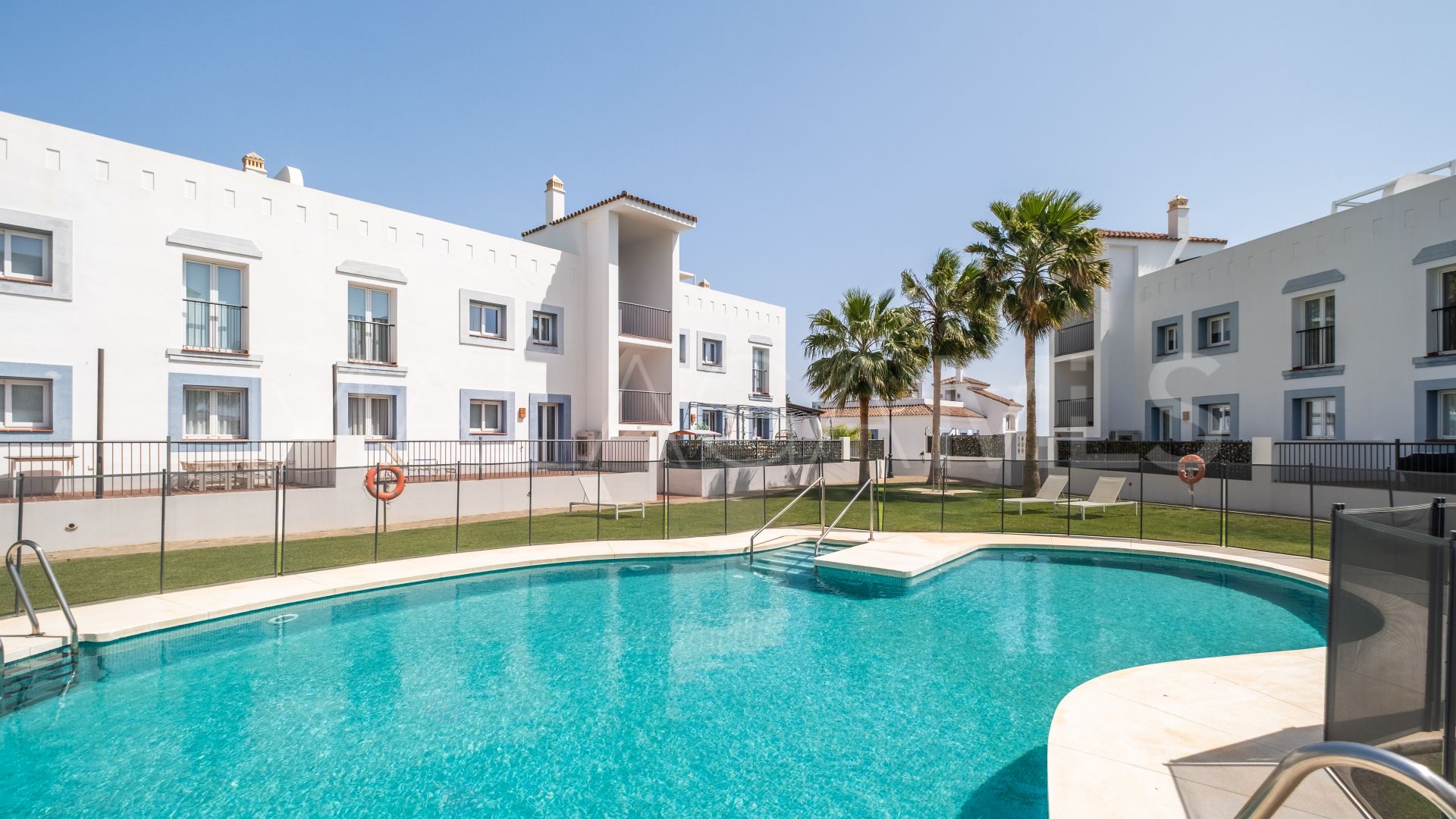 Ground floor apartment with 3 bedrooms for sale in Paraiso Pueblo