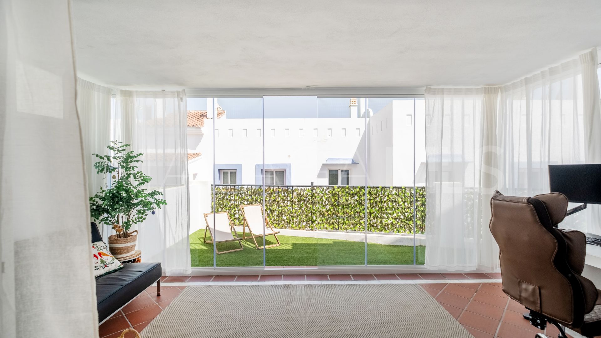 Ground floor apartment with 3 bedrooms for sale in Paraiso Pueblo