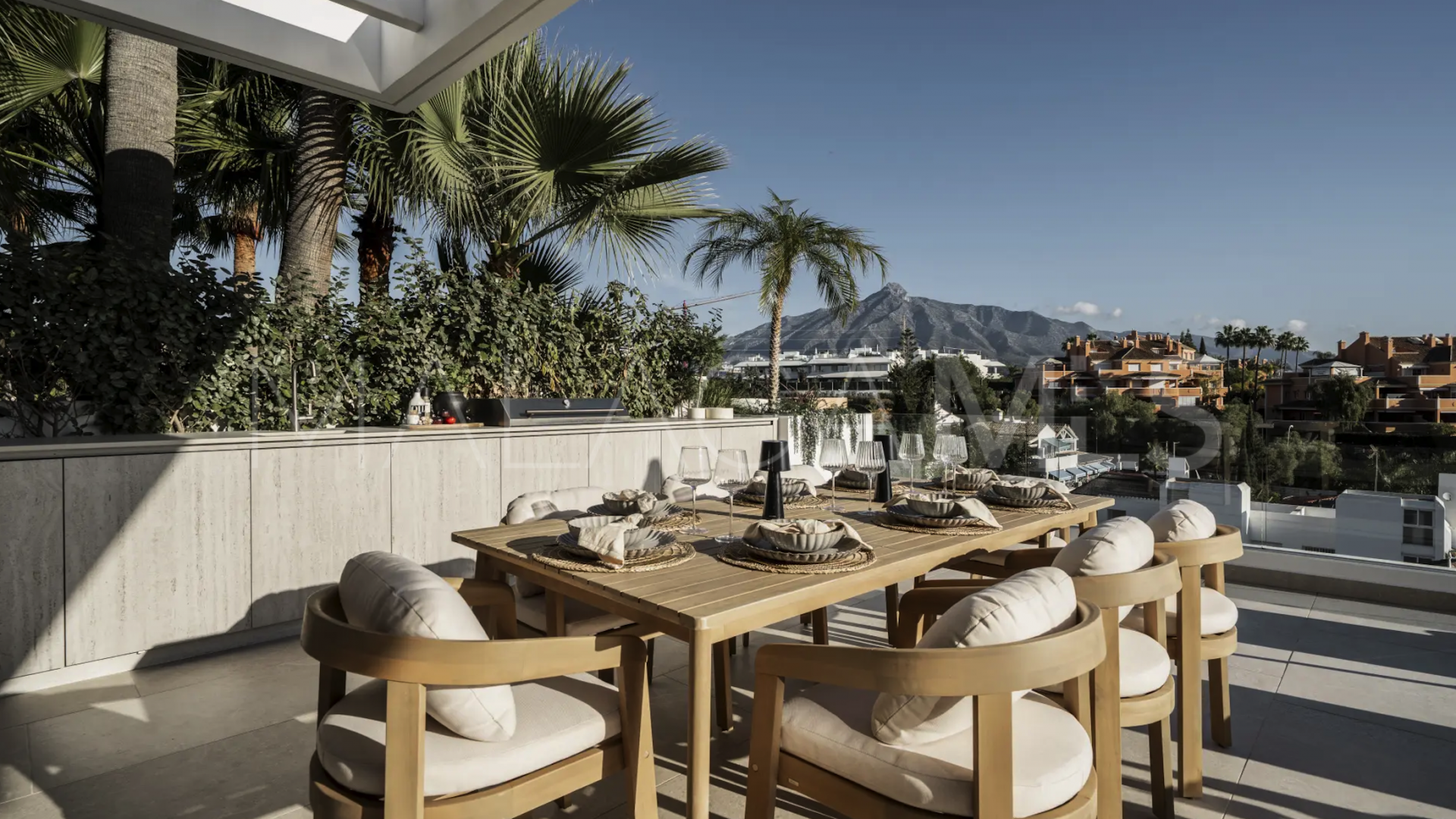 Villa for sale in Nueva Andalucia de 5 bedrooms