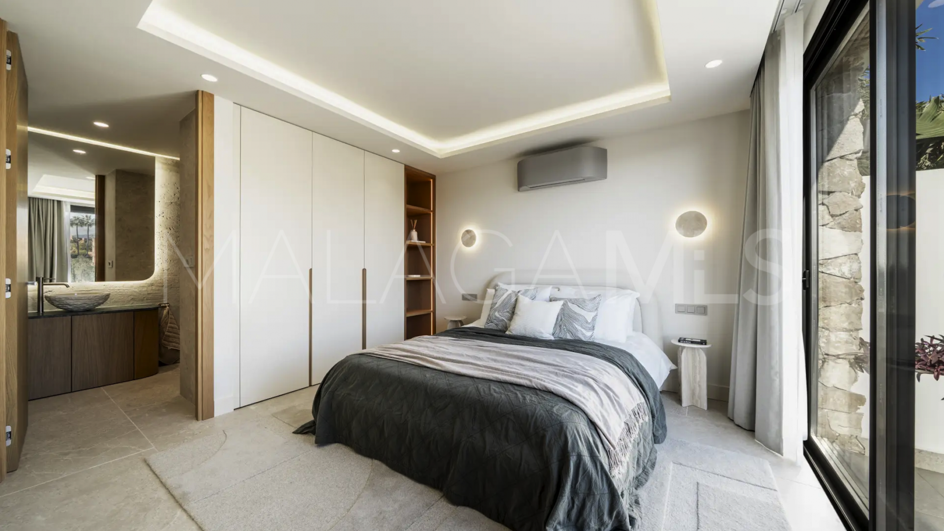 Villa for sale in Nueva Andalucia de 5 bedrooms