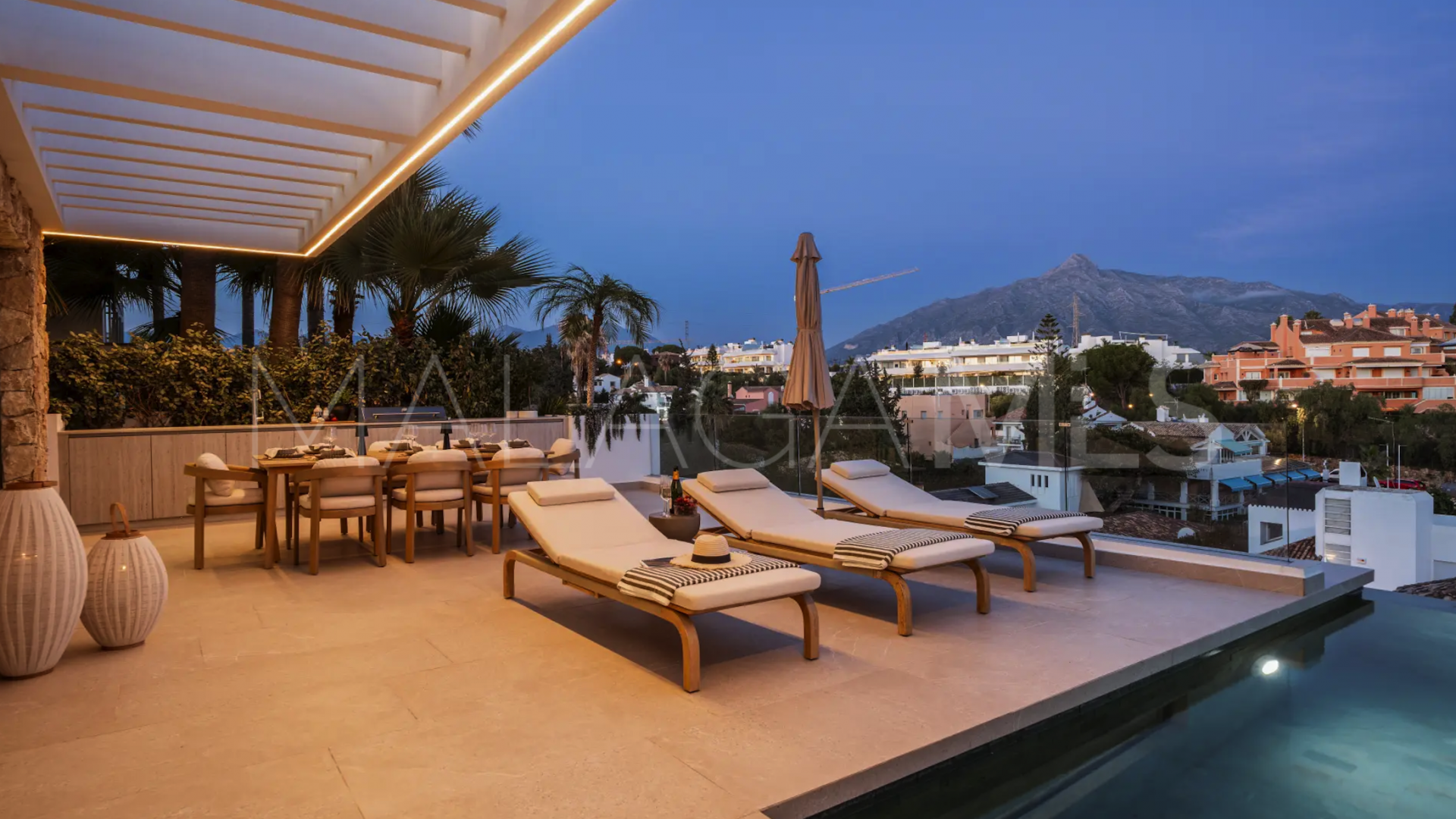 Villa for sale in Nueva Andalucia de 5 bedrooms