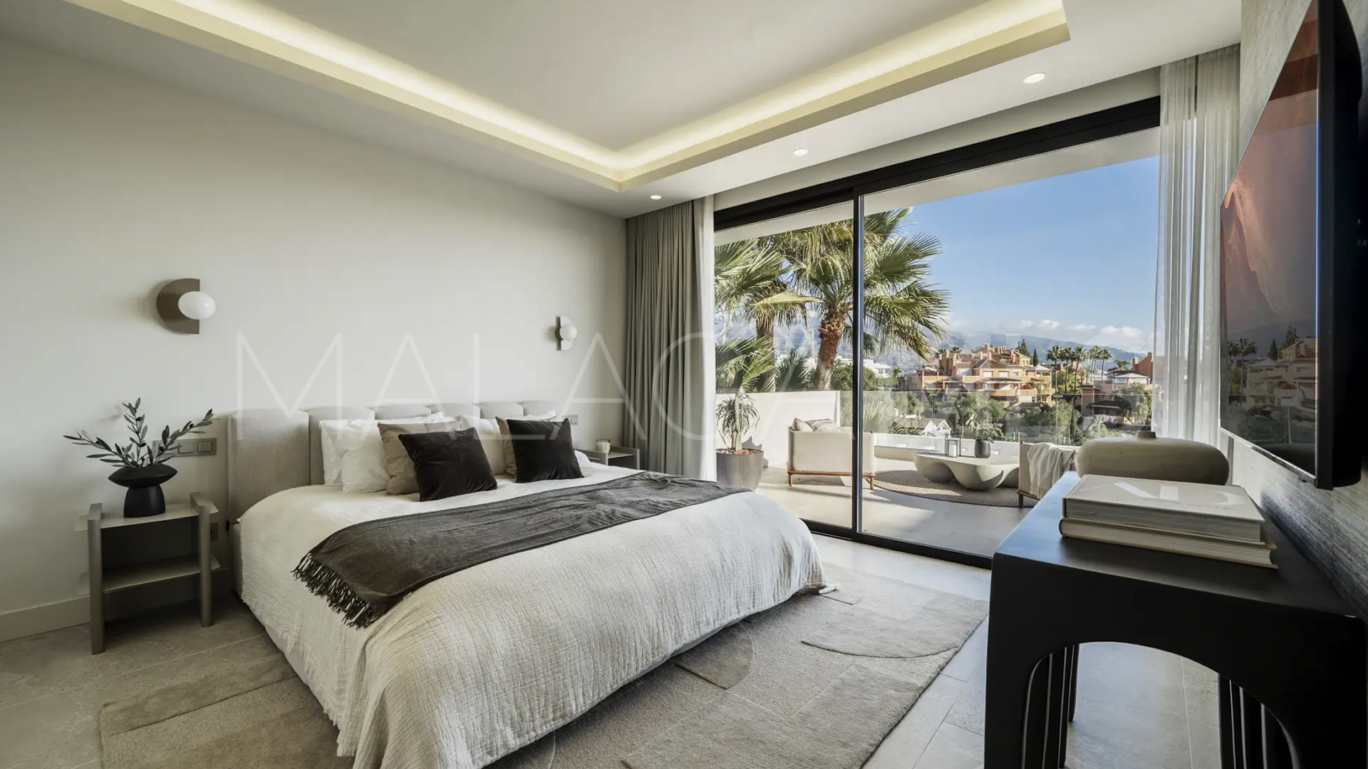 Villa for sale in Nueva Andalucia de 5 bedrooms