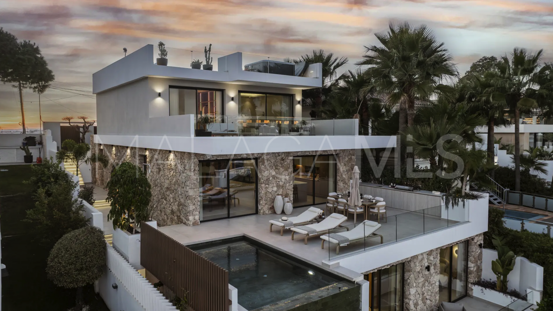 Villa for sale in Nueva Andalucia de 5 bedrooms