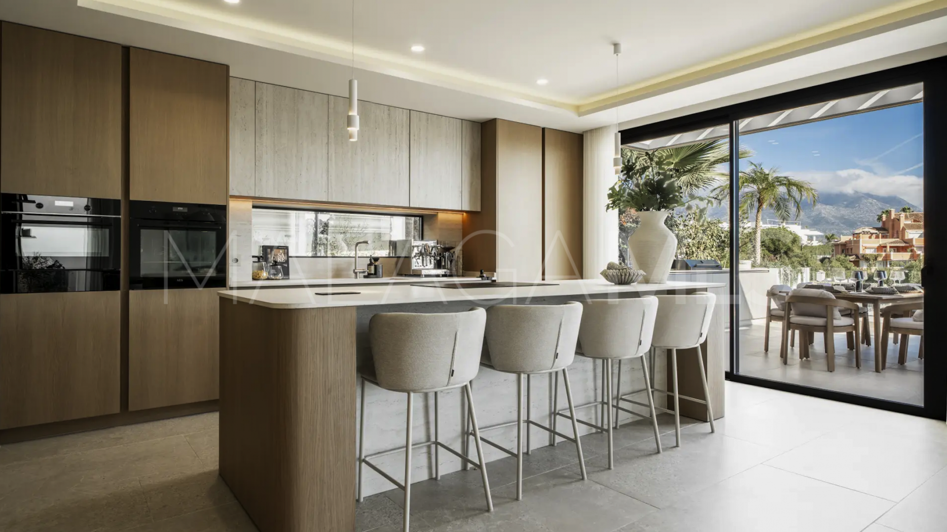 Villa for sale in Nueva Andalucia de 5 bedrooms