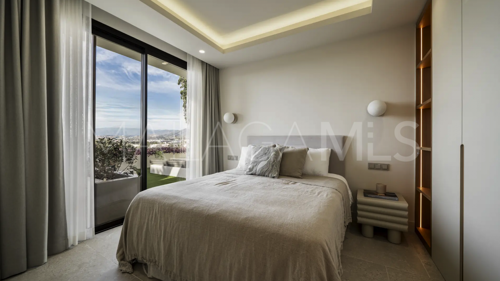 Villa for sale in Nueva Andalucia de 5 bedrooms