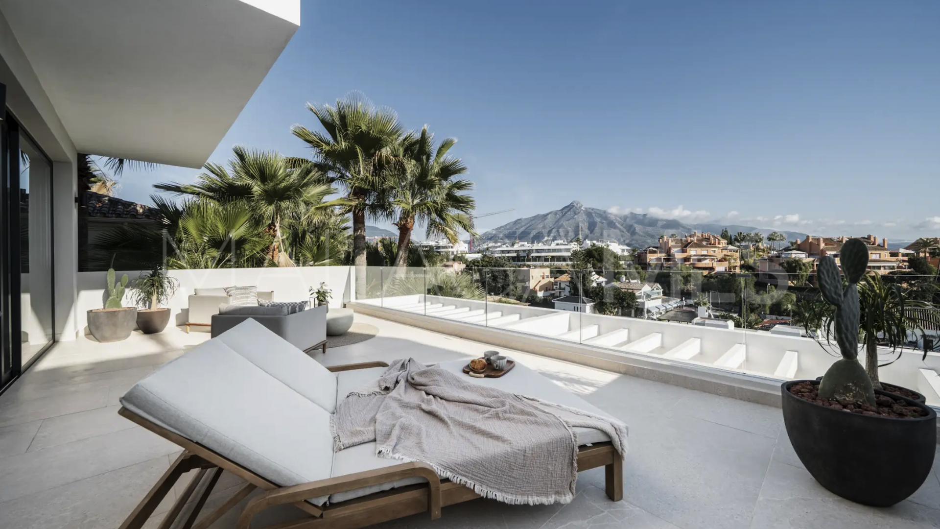 Villa for sale in Nueva Andalucia de 5 bedrooms