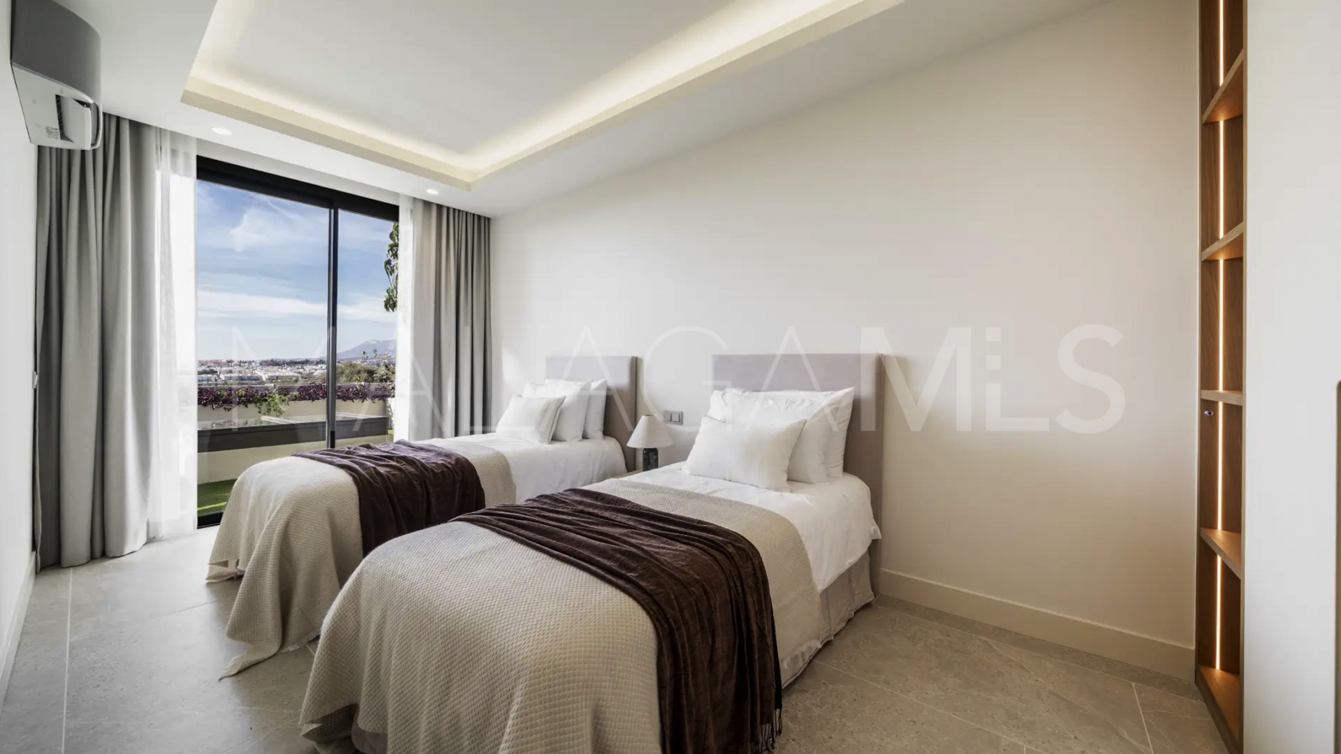 Villa for sale in Nueva Andalucia de 5 bedrooms