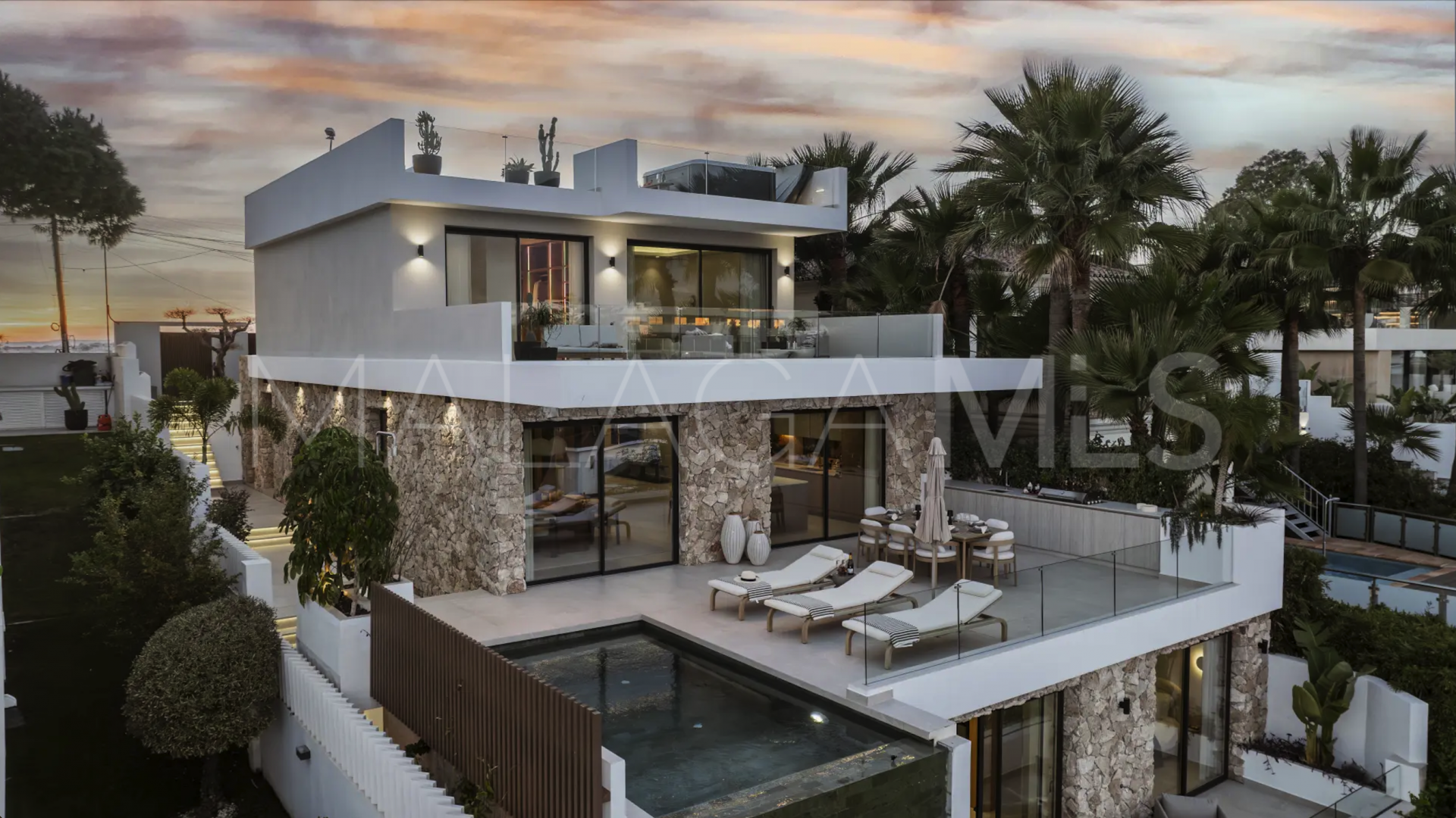 Villa for sale in Nueva Andalucia de 5 bedrooms