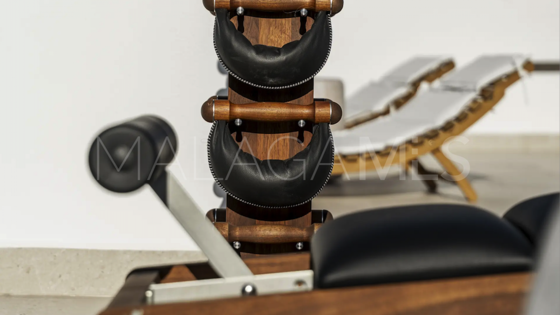 Villa for sale in Nueva Andalucia de 5 bedrooms