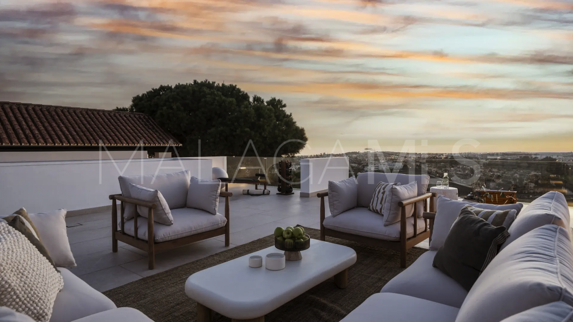 Villa for sale in Nueva Andalucia de 5 bedrooms