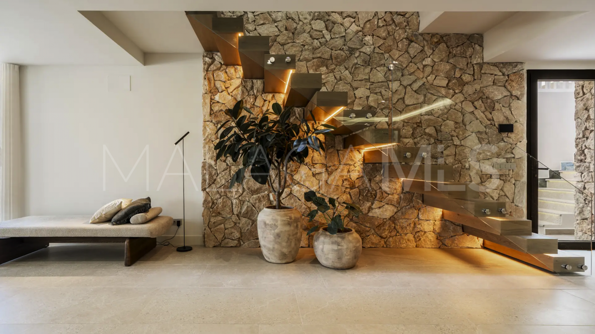 Villa for sale in Nueva Andalucia de 5 bedrooms