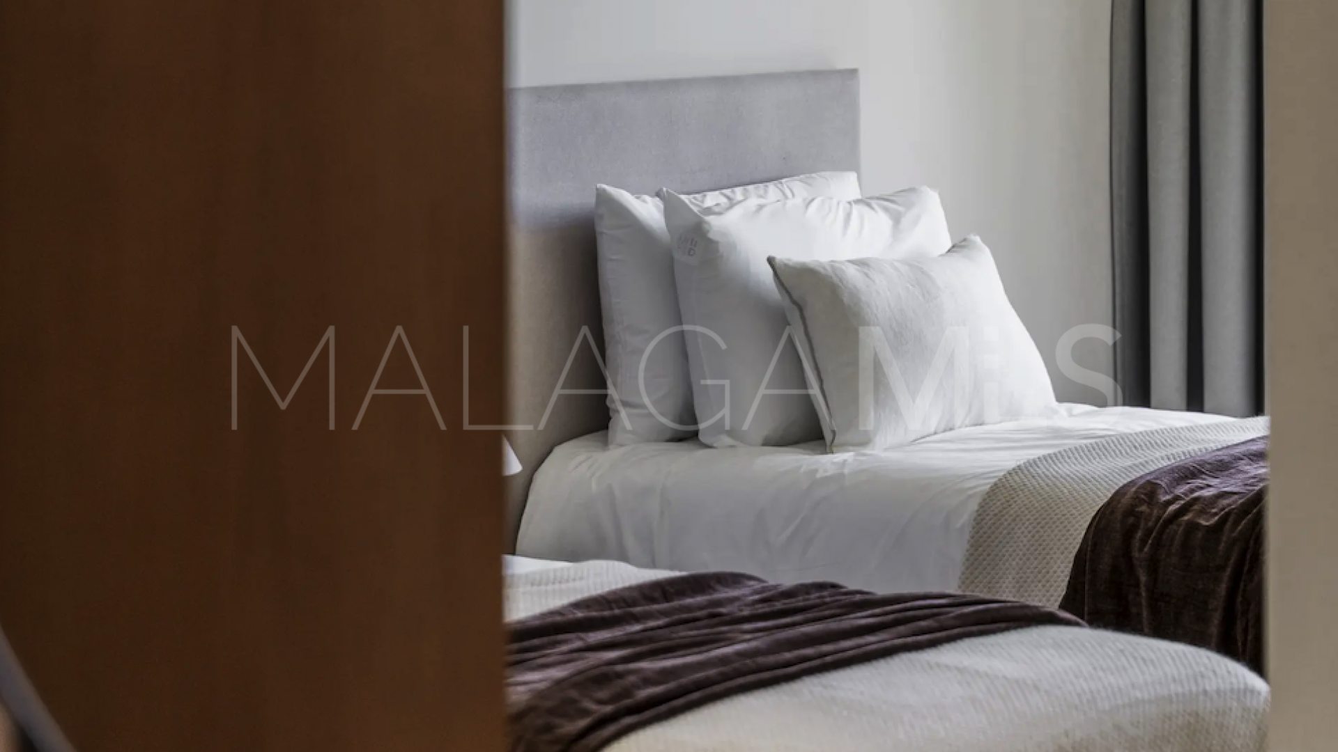 Villa for sale in Nueva Andalucia de 5 bedrooms