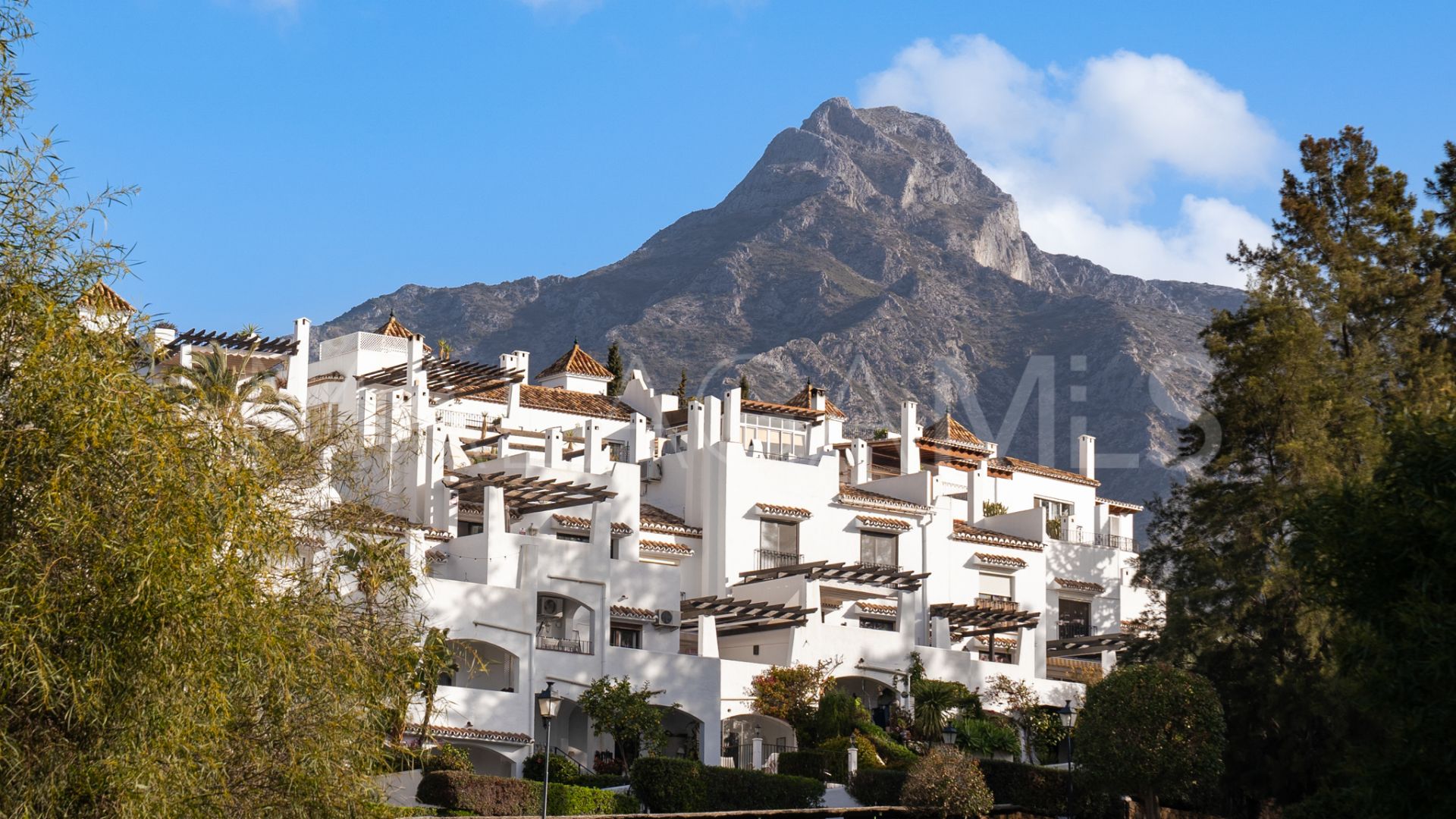 For sale town house in Marbella Golden Mile with 3 bedrooms