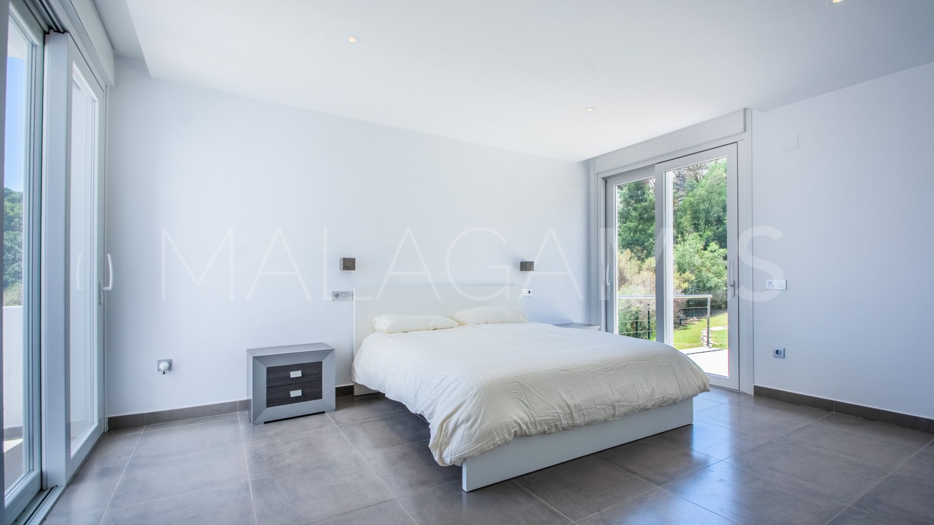 Buy villa de 7 bedrooms in La Mairena