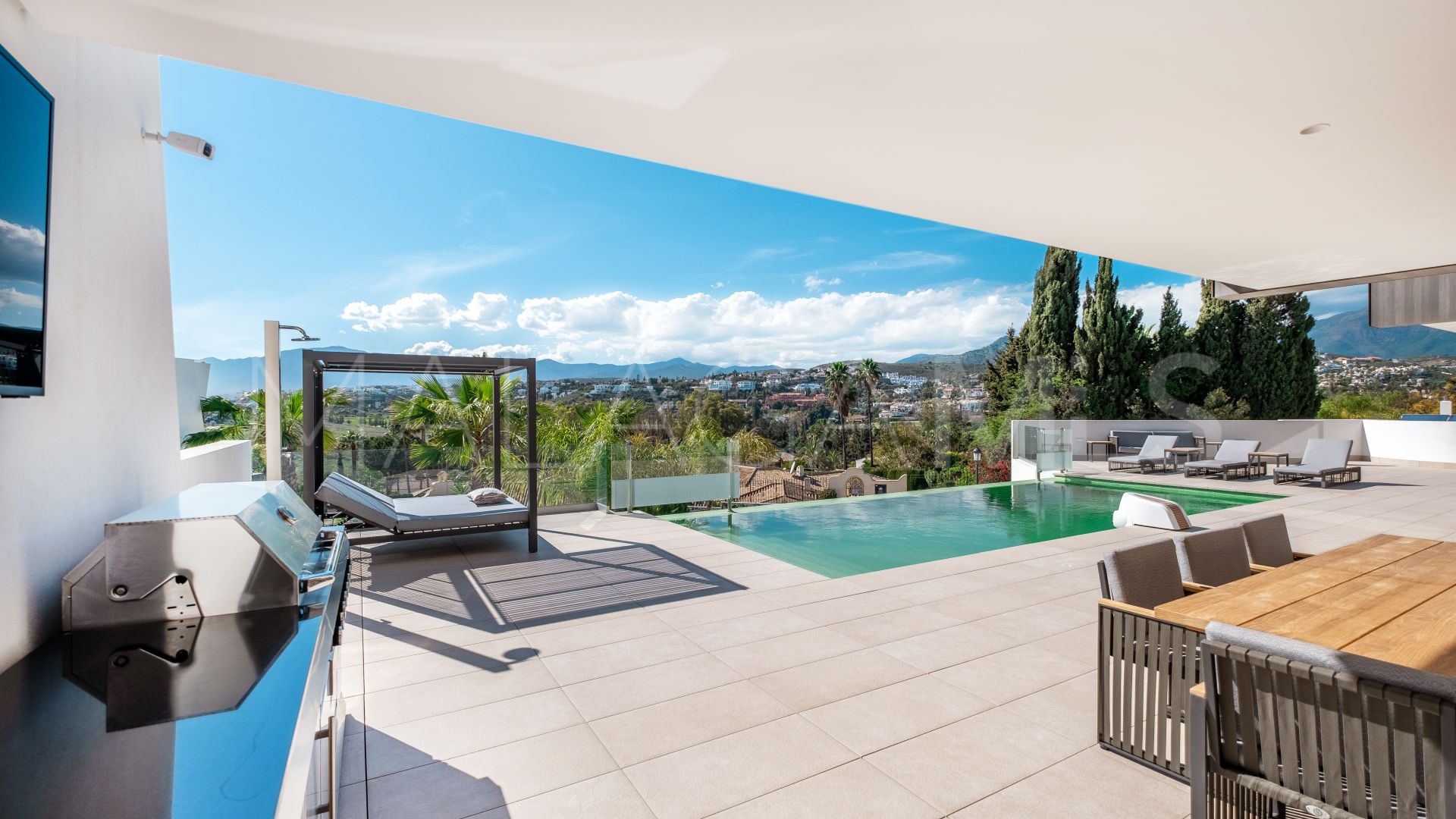 Villa for sale in El Paraiso