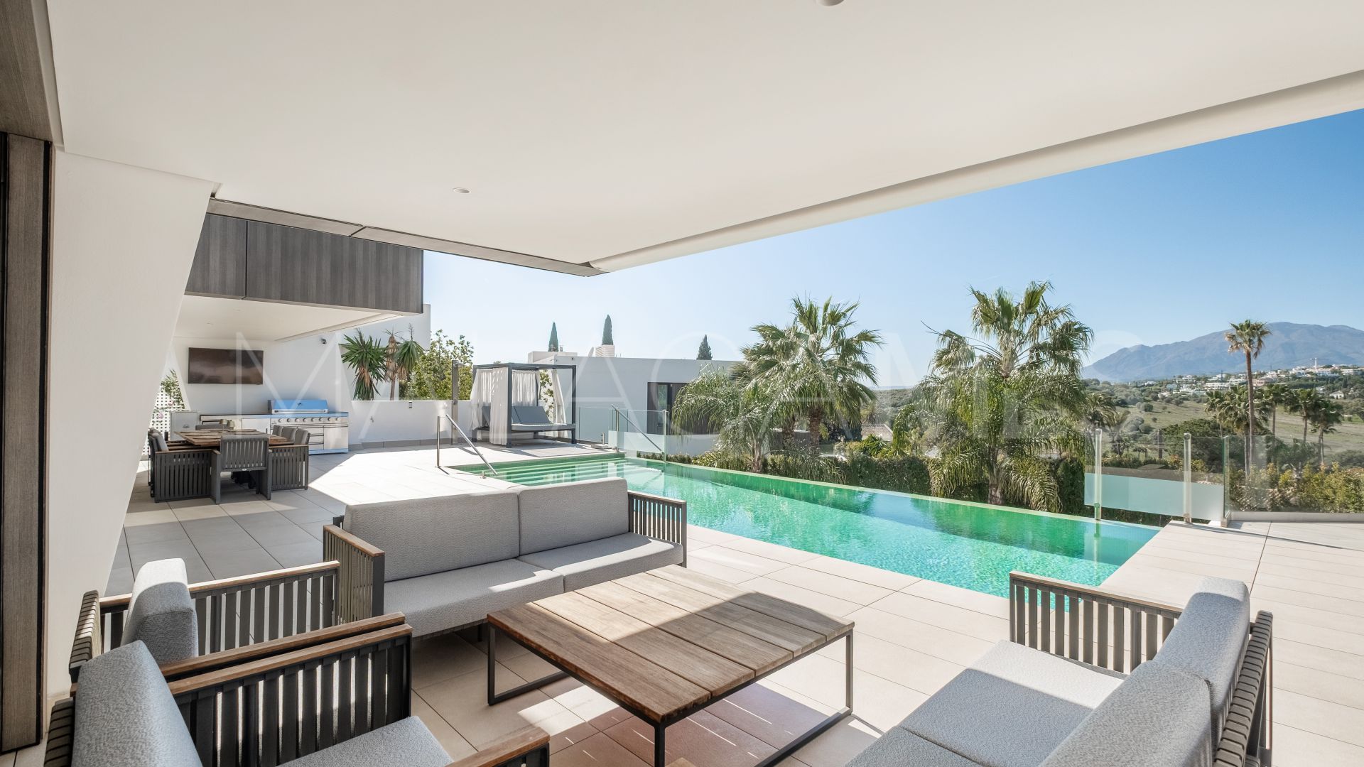 Villa for sale in El Paraiso