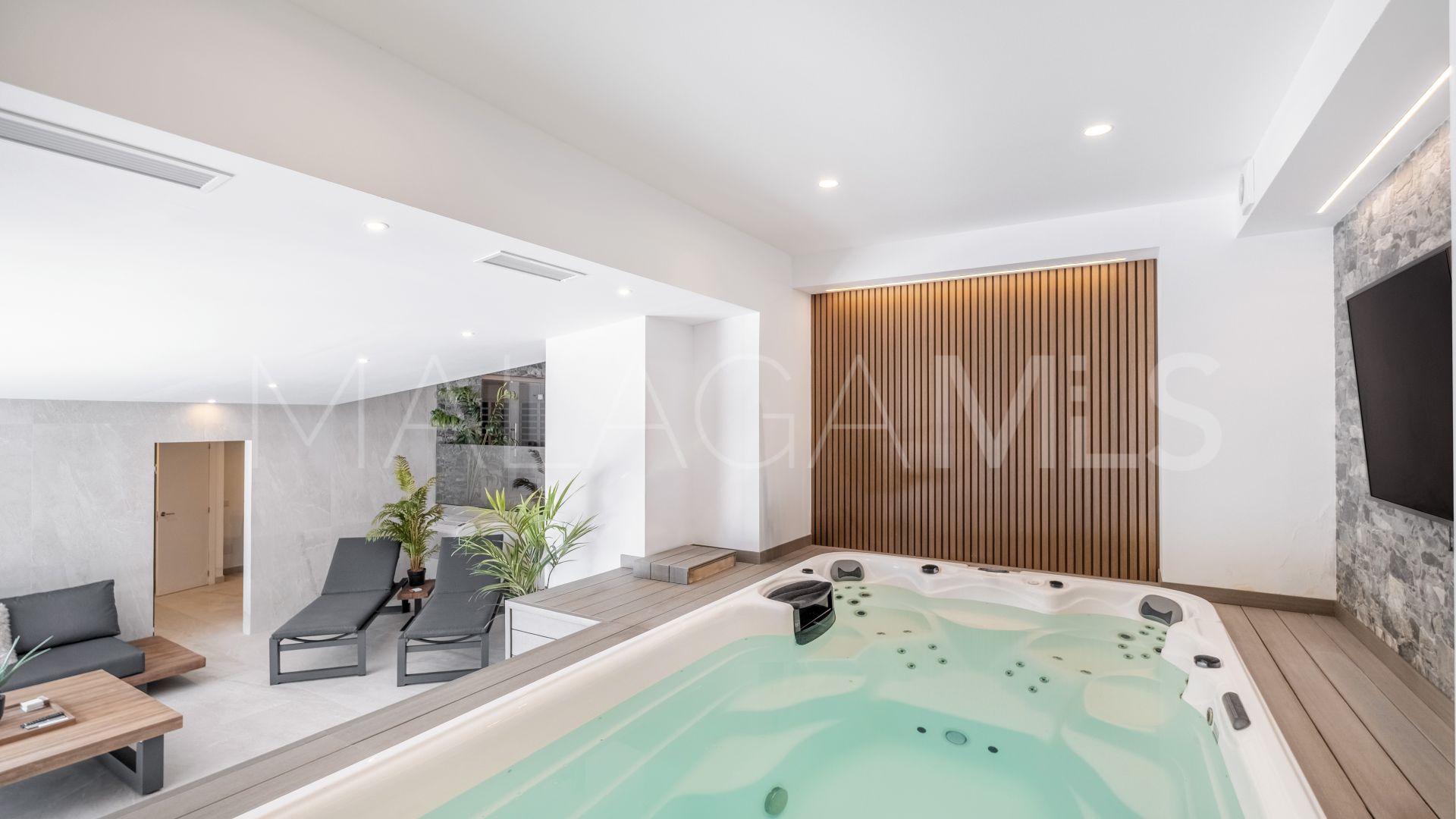 Villa for sale in El Paraiso